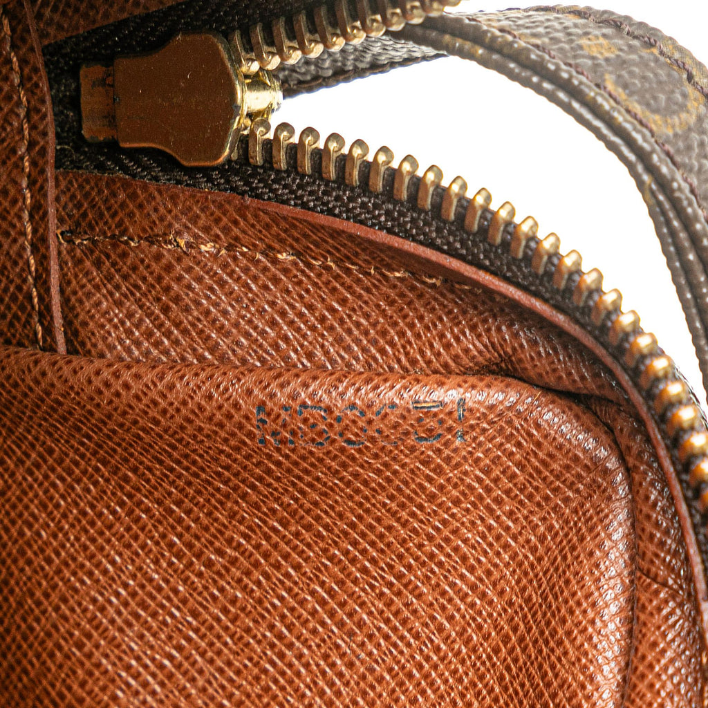 Louis Vuitton Monogram Pochette Marly Bandouliere (SHG-uLBK25)