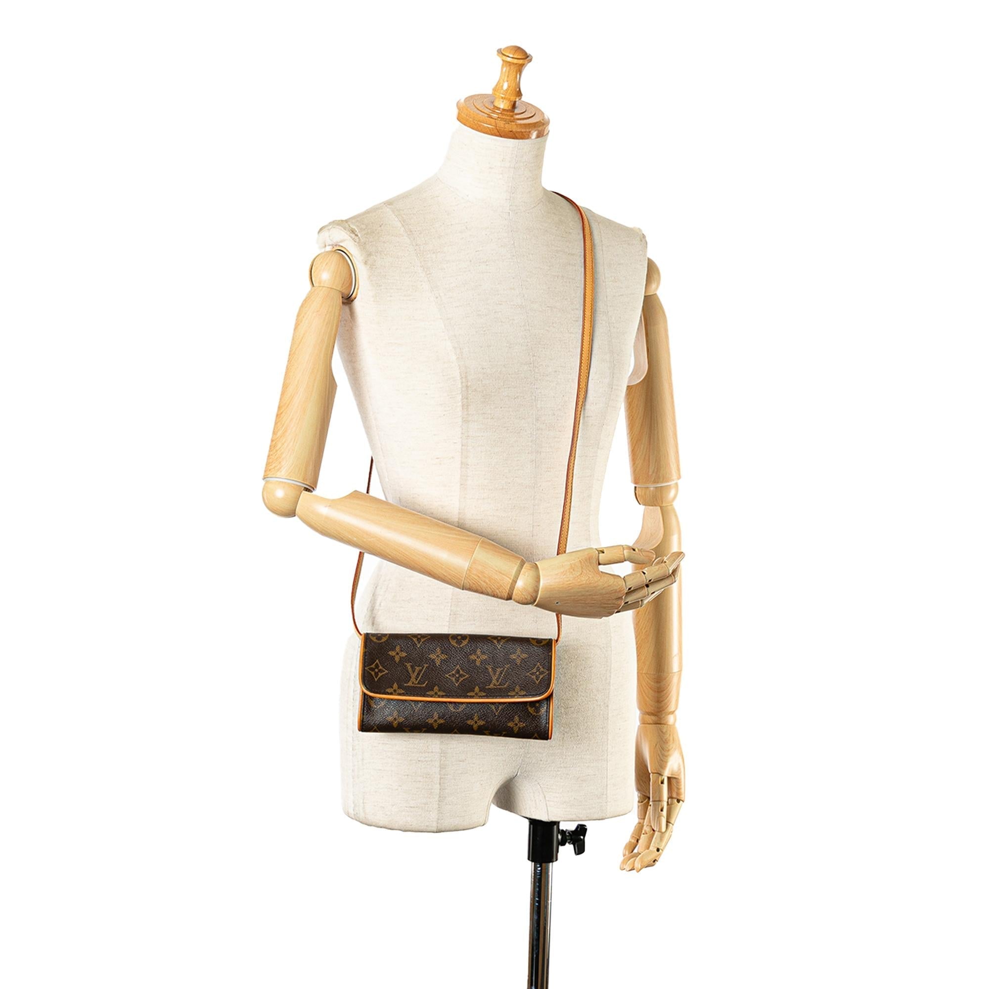 Louis Vuitton Monogram Pochette Twin PM (SHG-wZy8Yt)