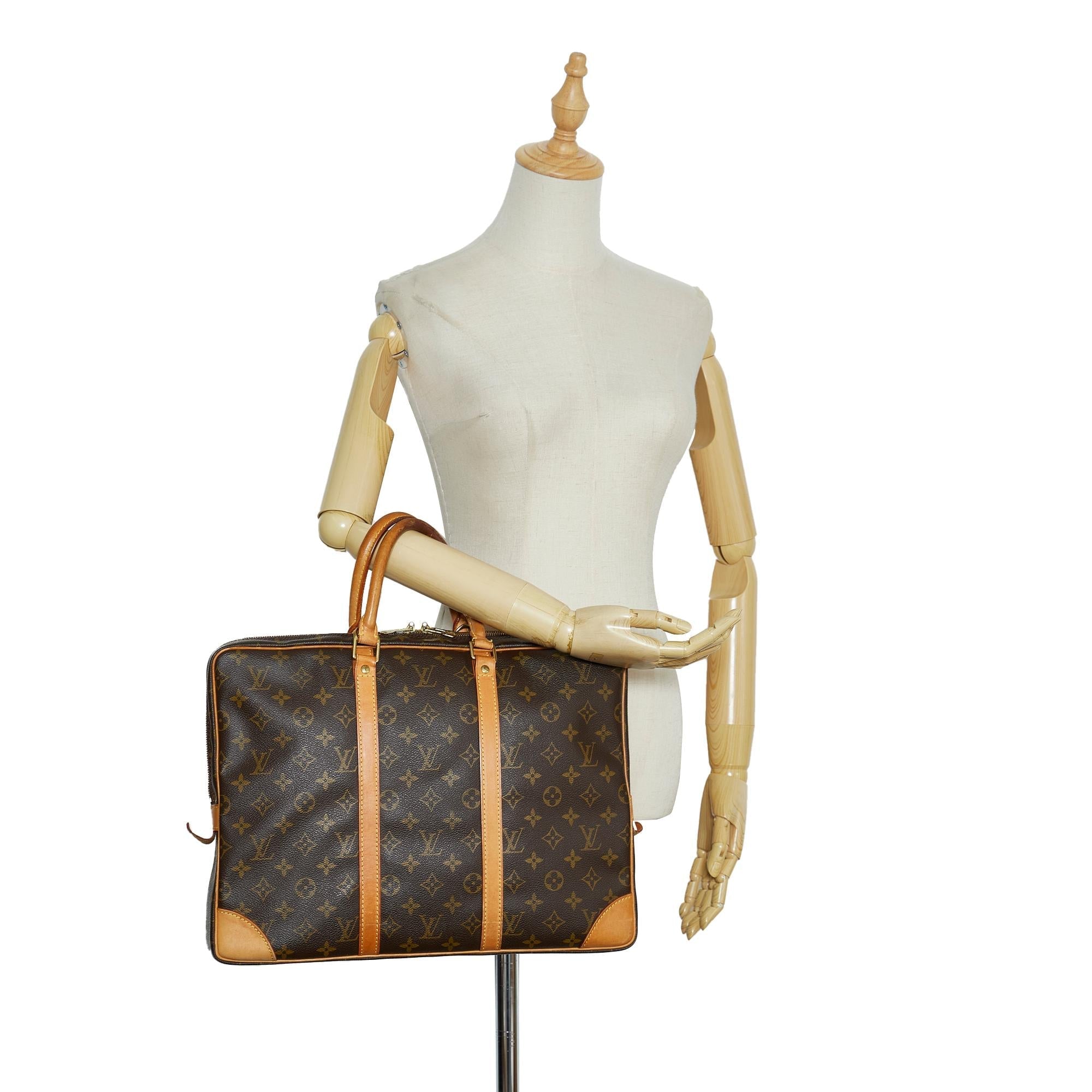 Louis Vuitton Monogram Porte Documents Voyage (SHG-UsspB5)