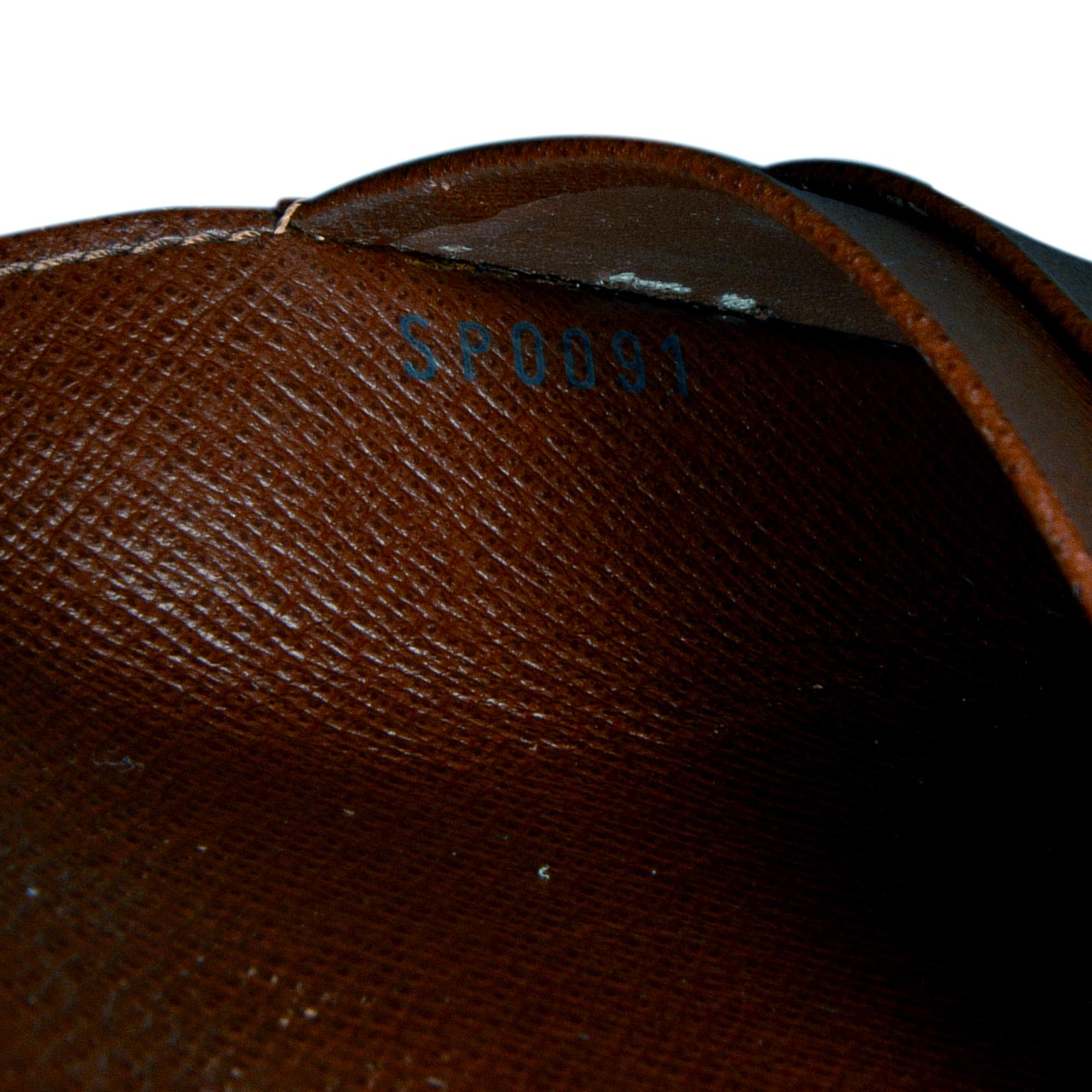 Louis Vuitton Monogram Porte-Papier Zipped Wallet (SHG-rAxB9a)