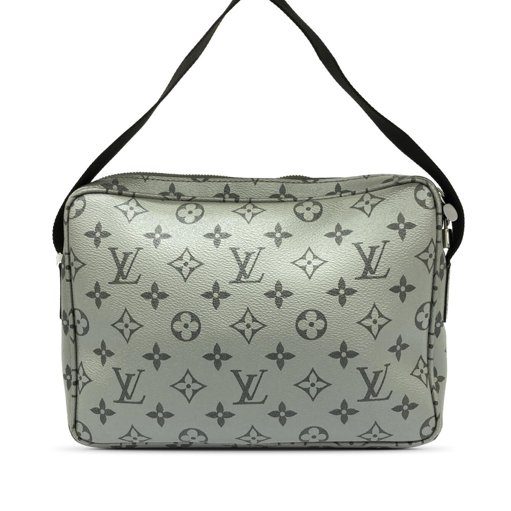 Louis Vuitton Monogram Reflect Outdoor Messenger PM (SHG-QntoSq)