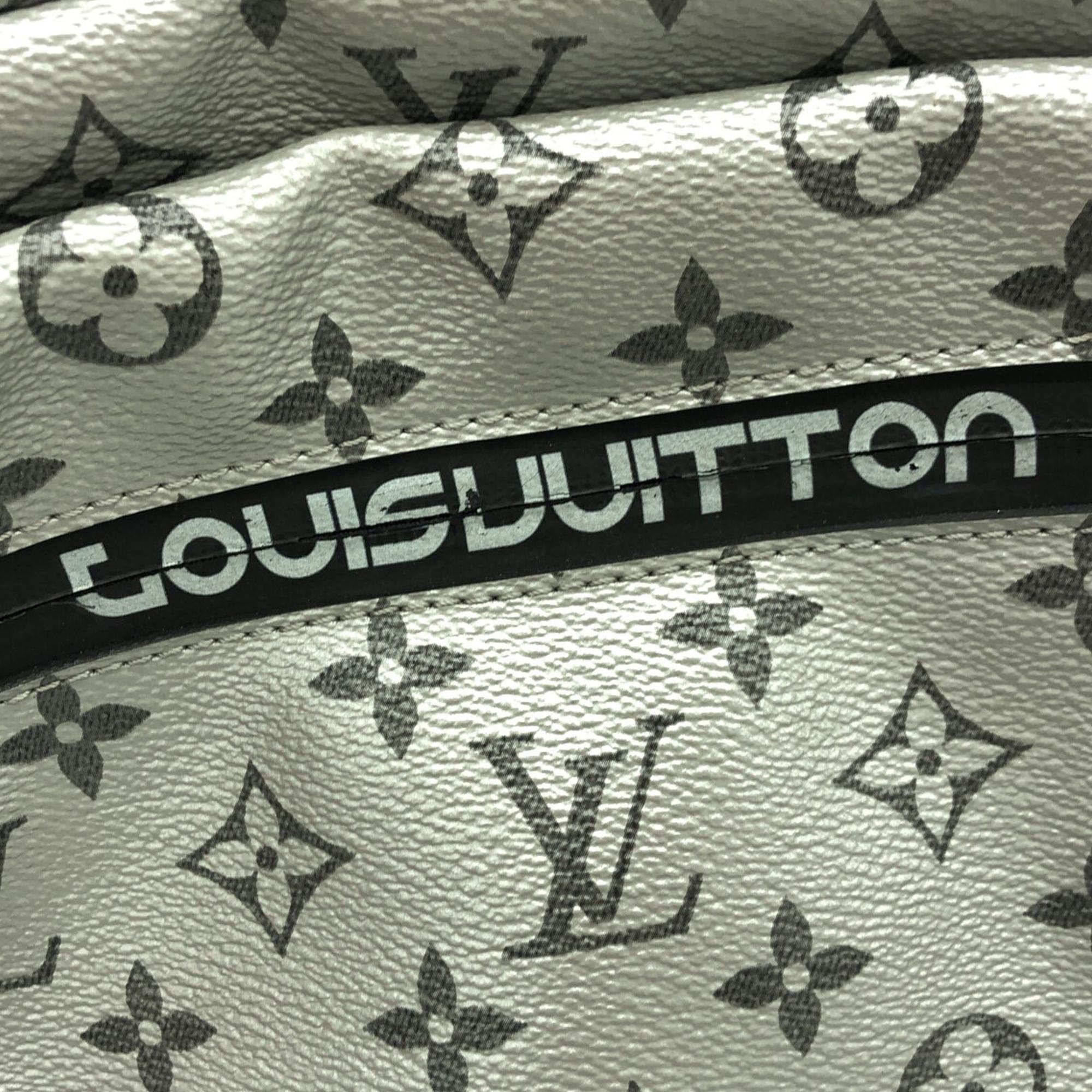 Louis Vuitton Monogram Reflect Outdoor Messenger PM (SHG-QntoSq)