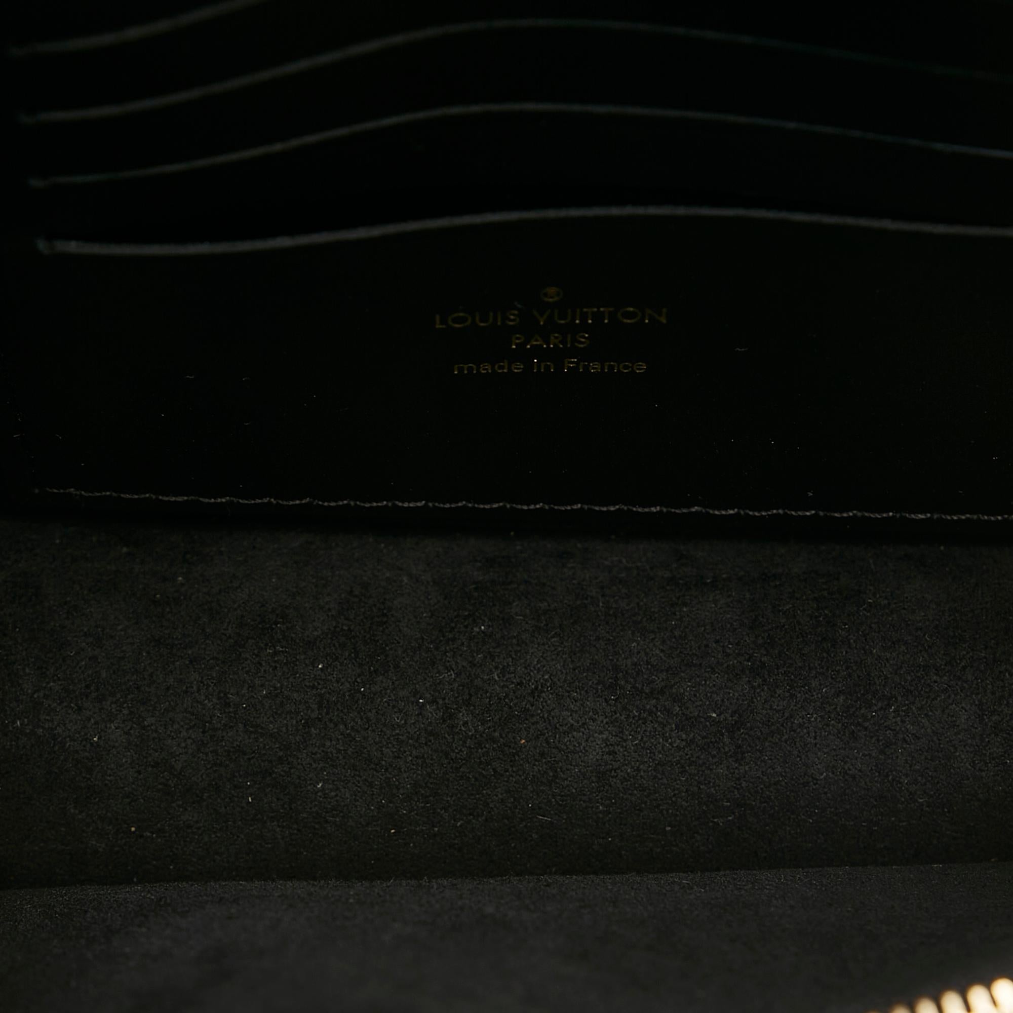 Louis Vuitton Monogram Reverse Dauphine (SHG-36689)