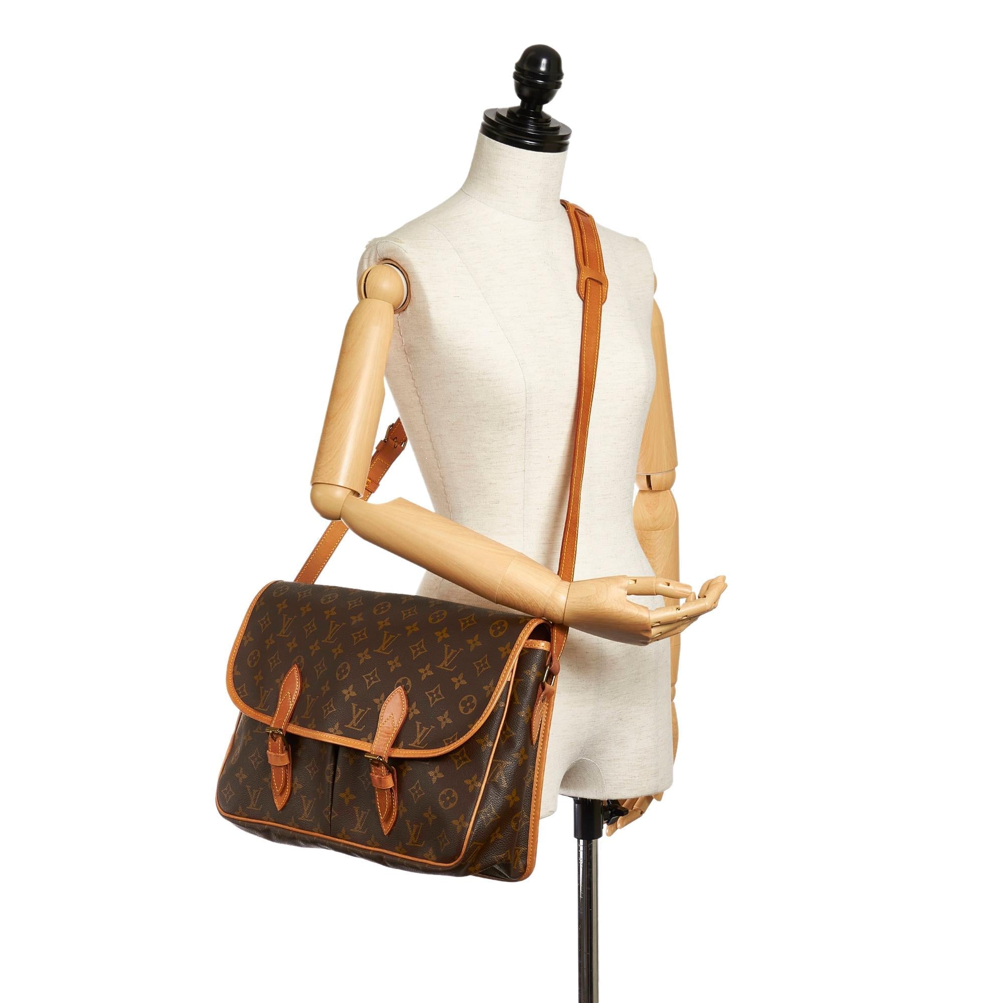 Louis Vuitton Monogram Sac Gibeciere GM (SHG-28710)