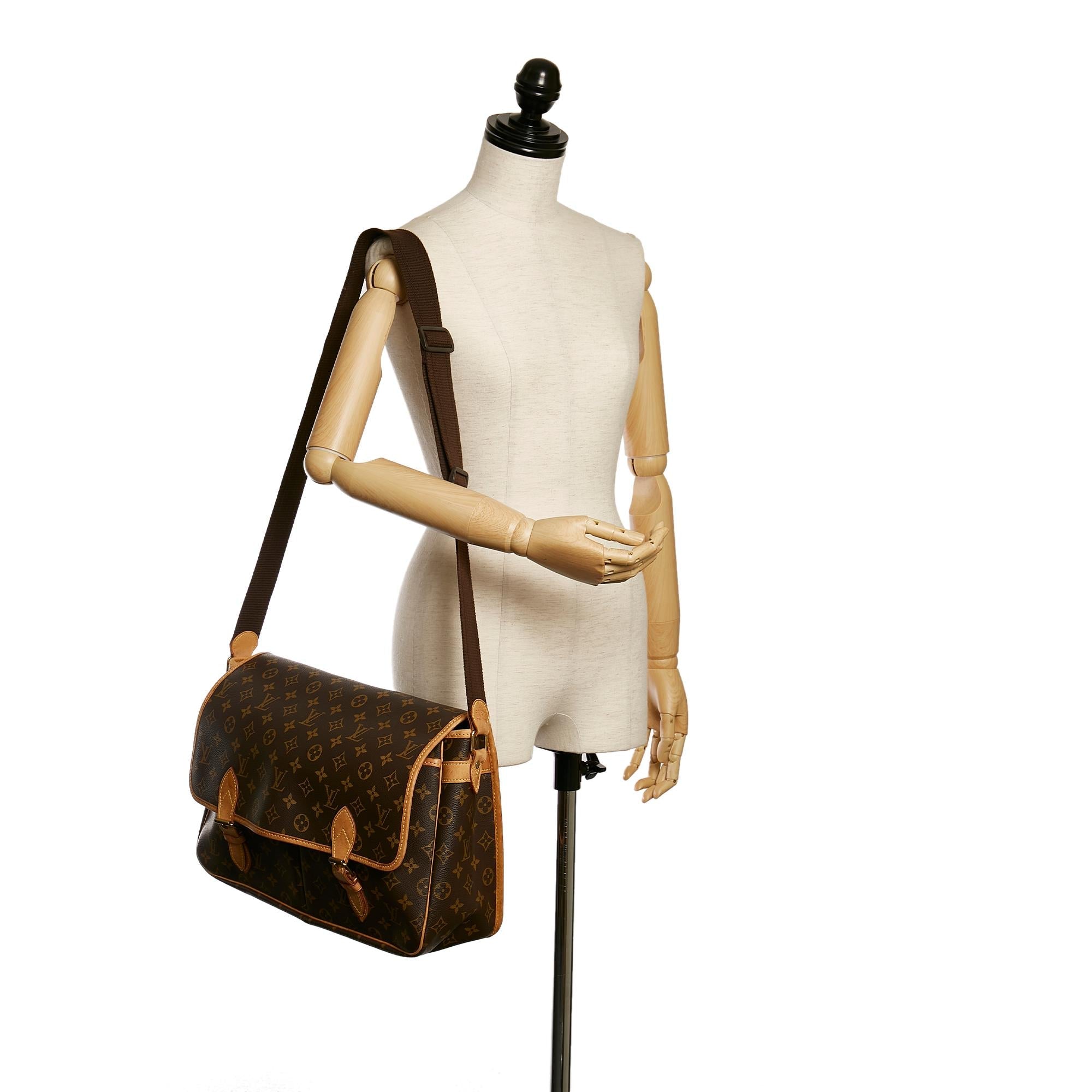 Louis Vuitton Monogram Sac Gibeciere GM (SHG-33315)