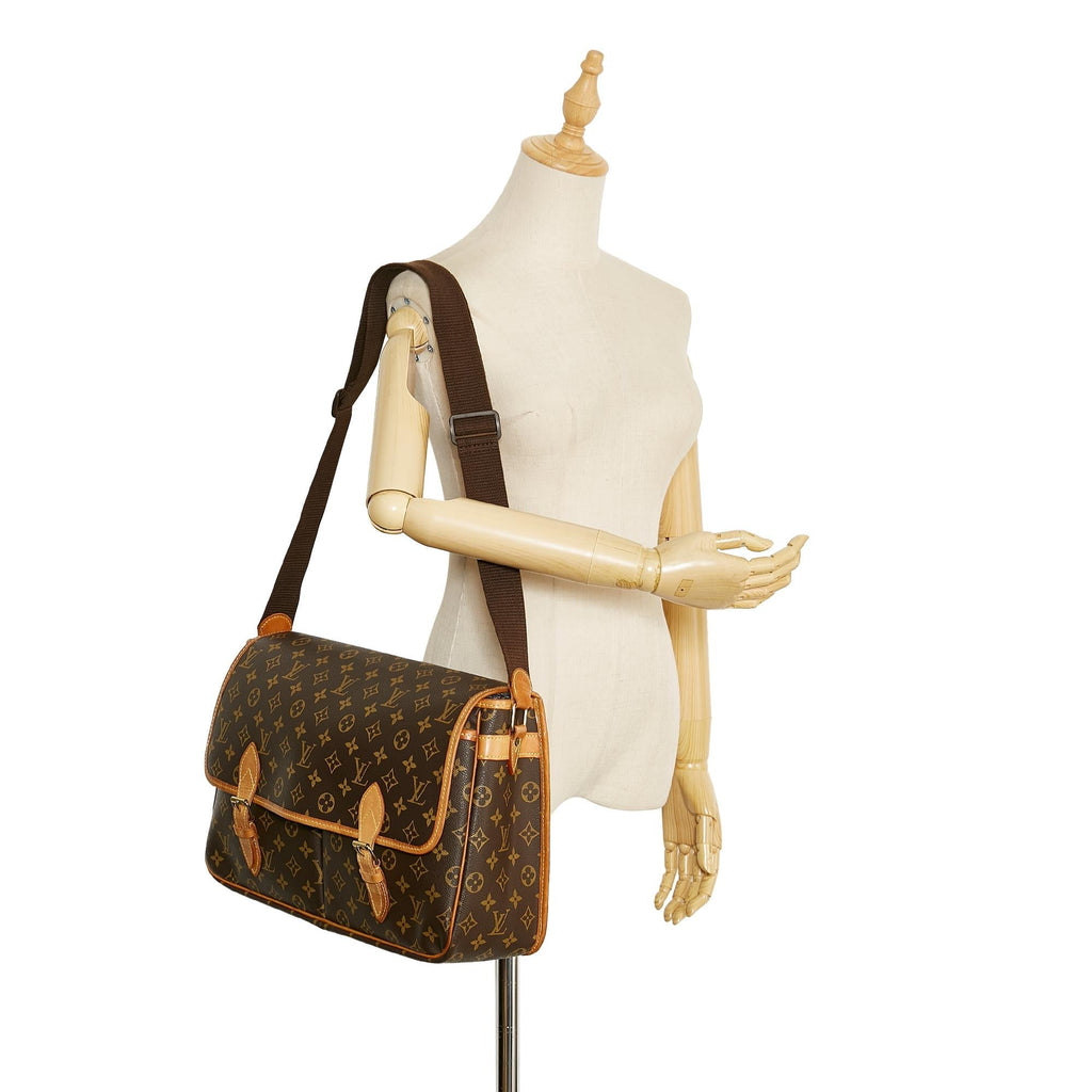 Louis Vuitton Monogram Sac Gibeciere GM (SHG-X8pgl5)