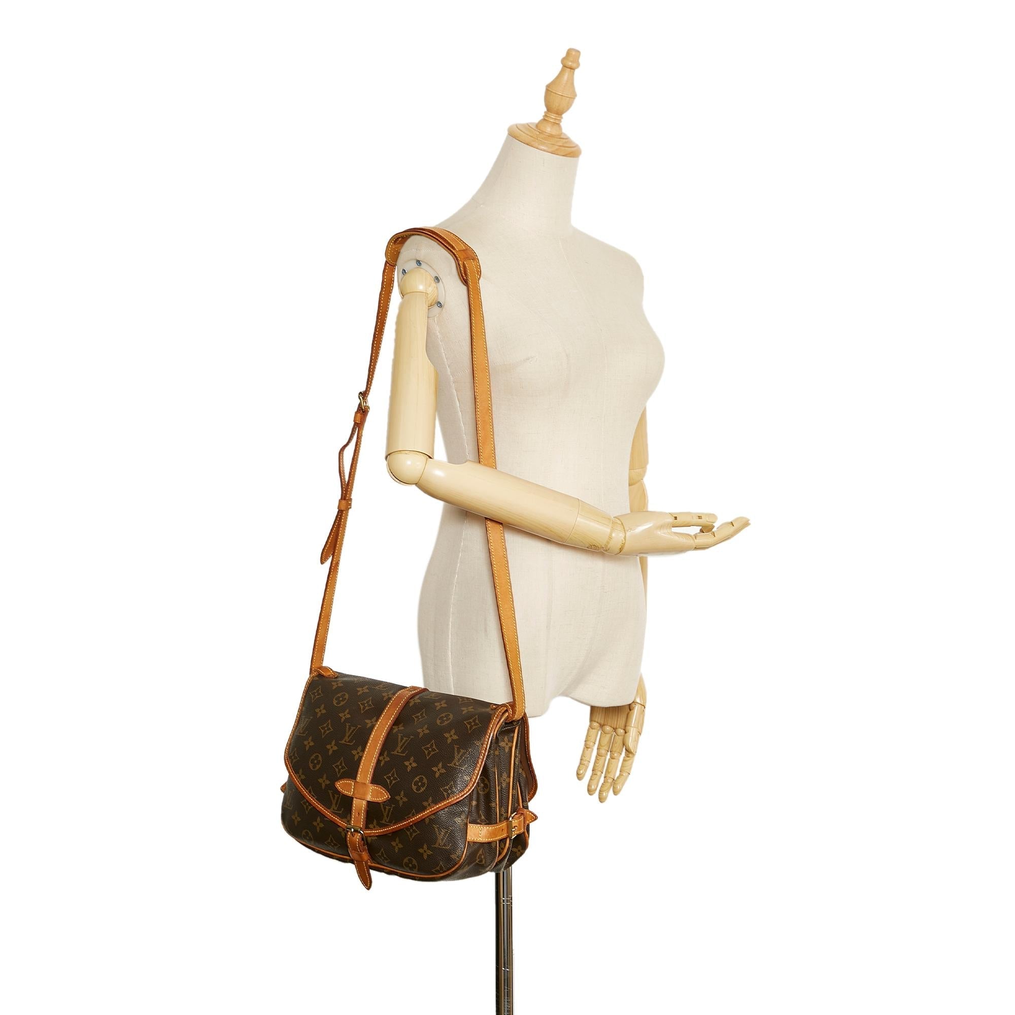Louis Vuitton Monogram Saumur 30 (SHG-aTnHDs)