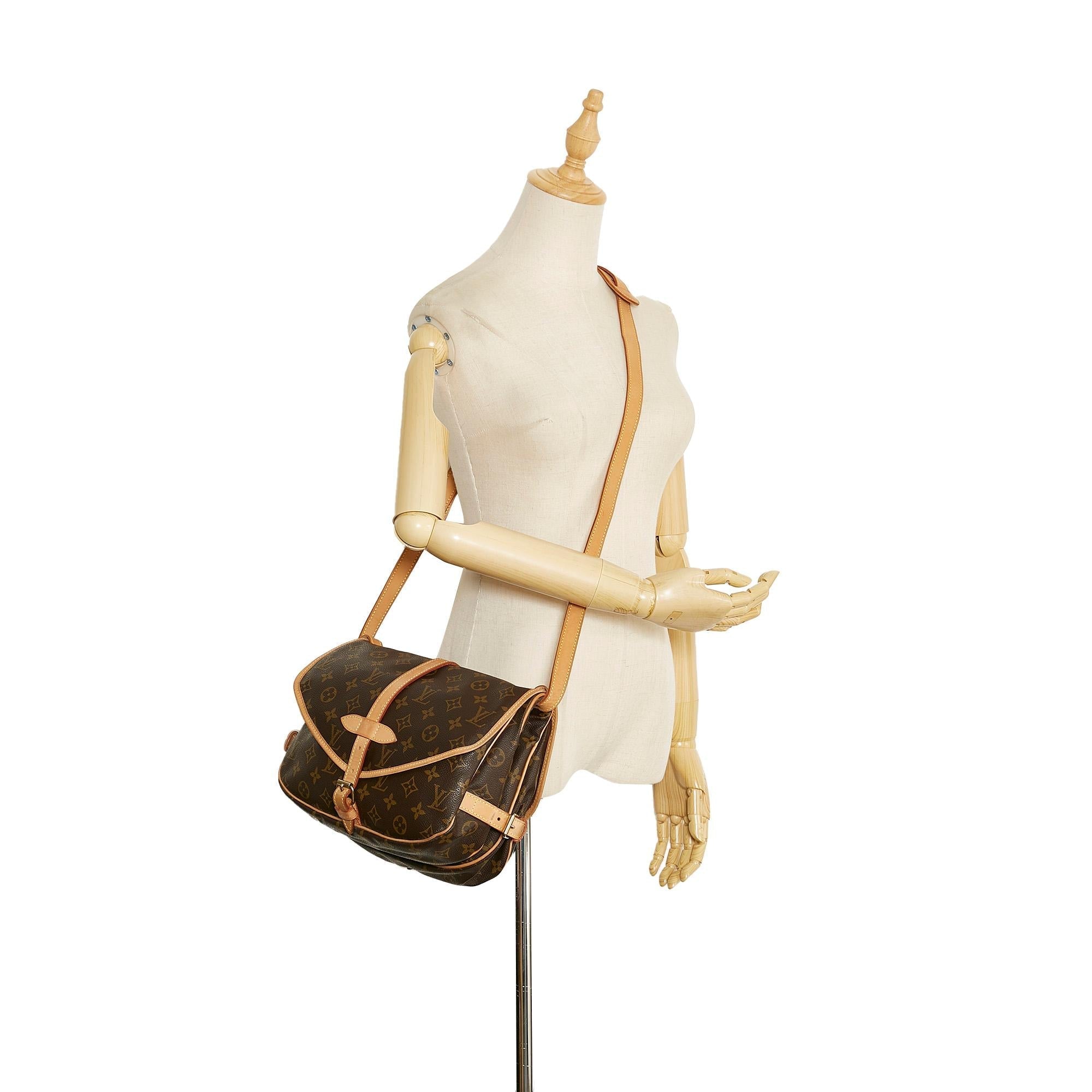 Louis Vuitton Monogram Saumur 30 (SHG-MDYoCb)