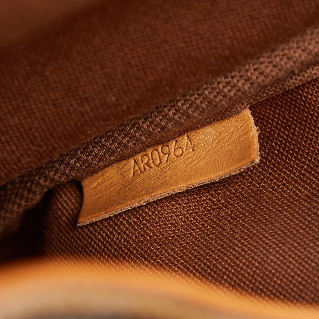 Louis Vuitton Monogram Saumur 30 (SHG-uVePnh)