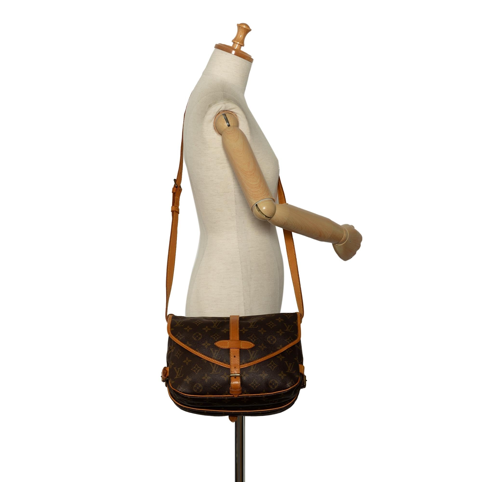 Louis Vuitton Monogram Saumur 30 (SHG-ohzaol)