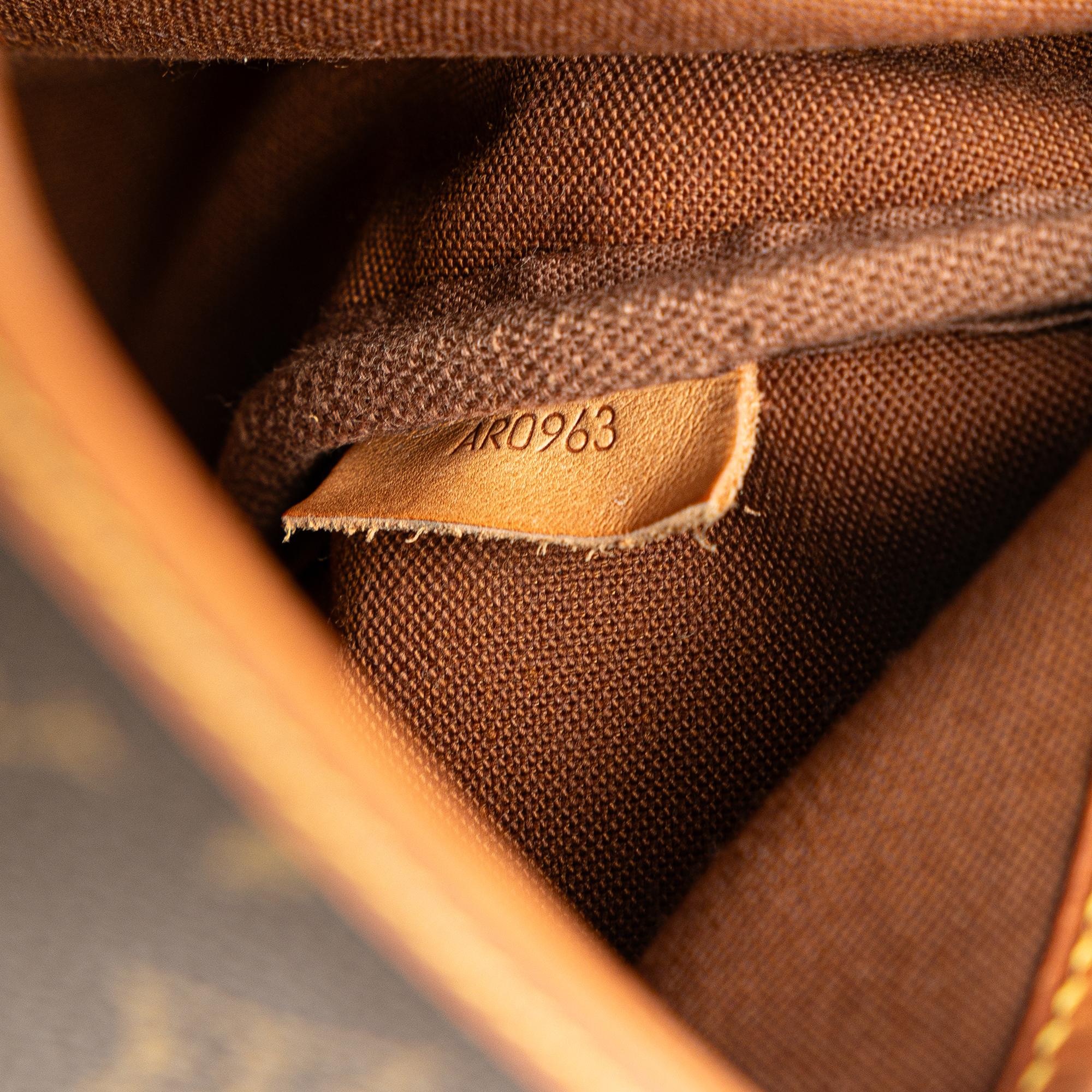 Louis Vuitton Monogram Saumur 30 (SHG-c59mCa)