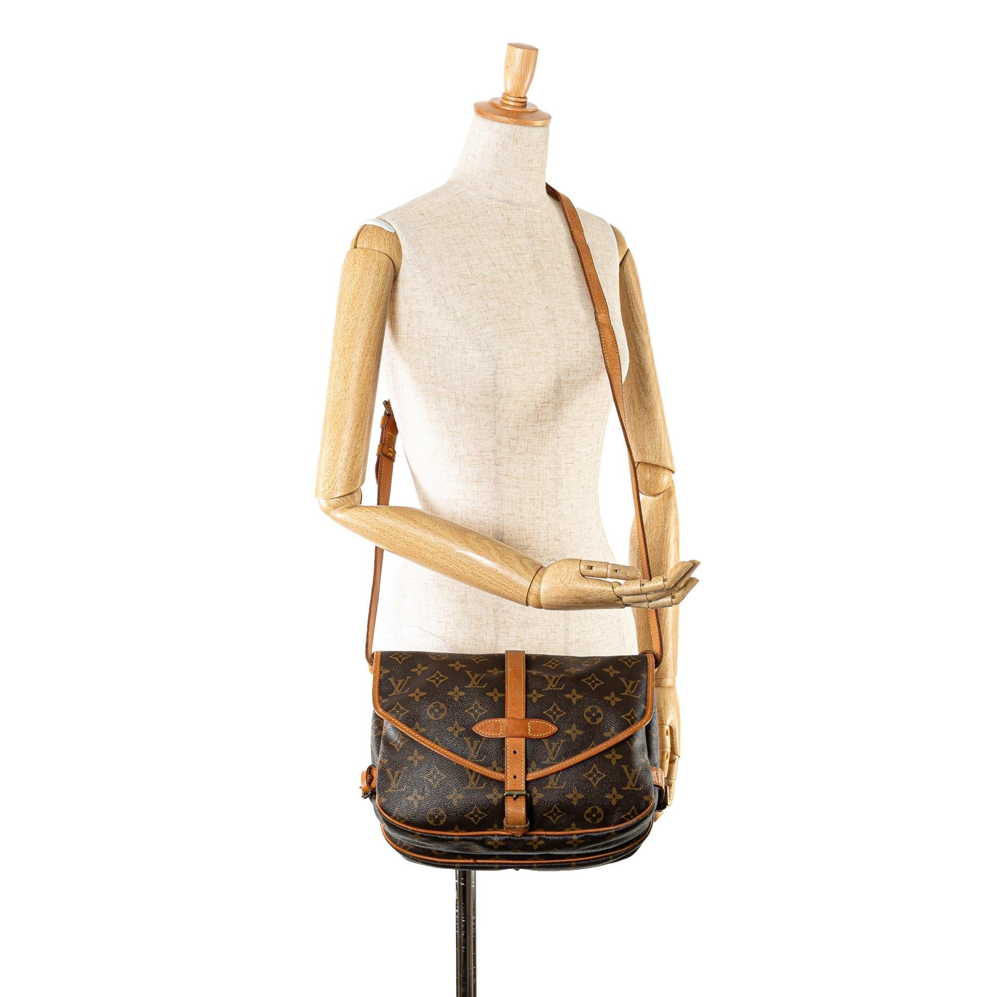 Louis Vuitton Monogram Saumur 30 (SHG-AhTBq3)
