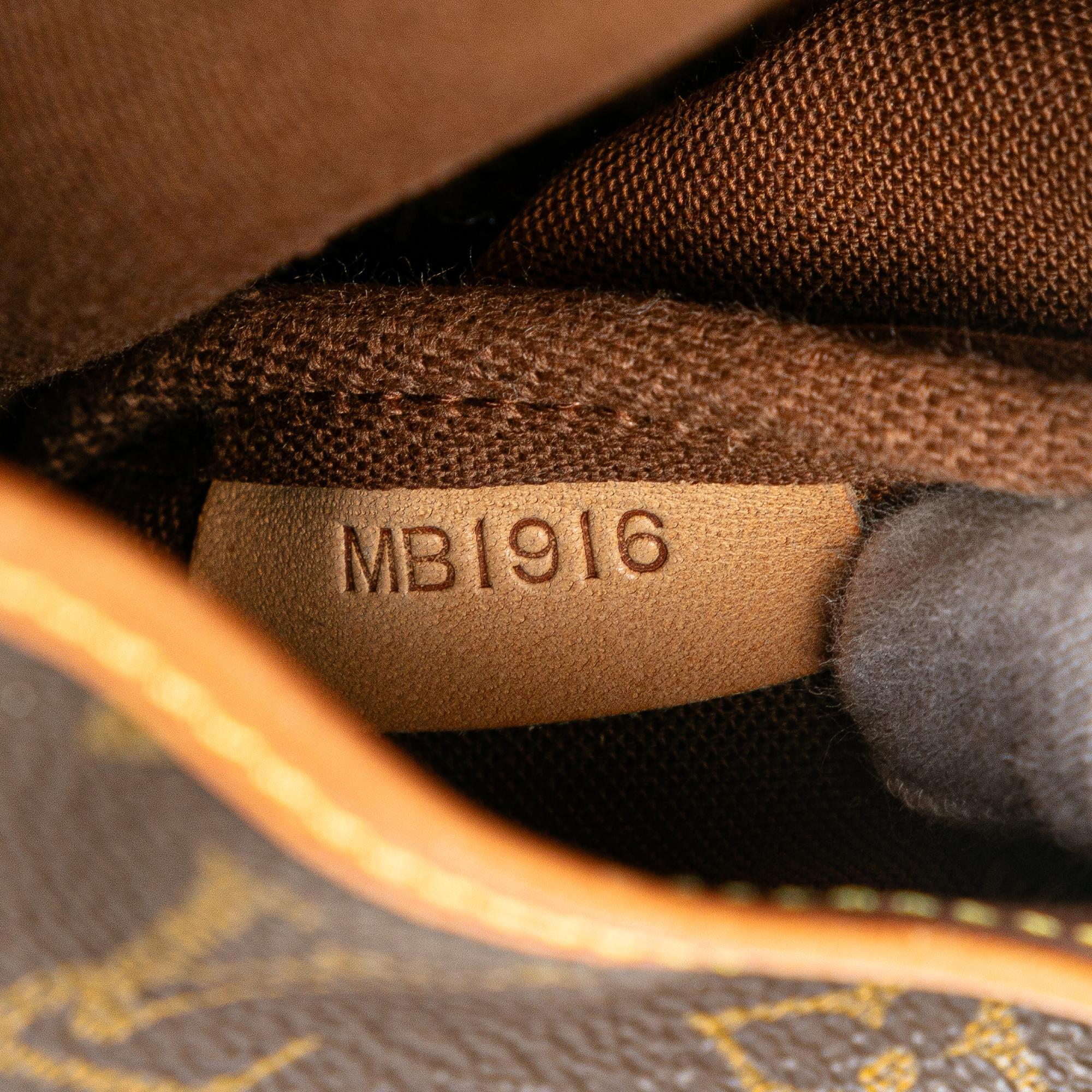 Louis Vuitton Monogram Saumur 30 (SHG-GUayW1)