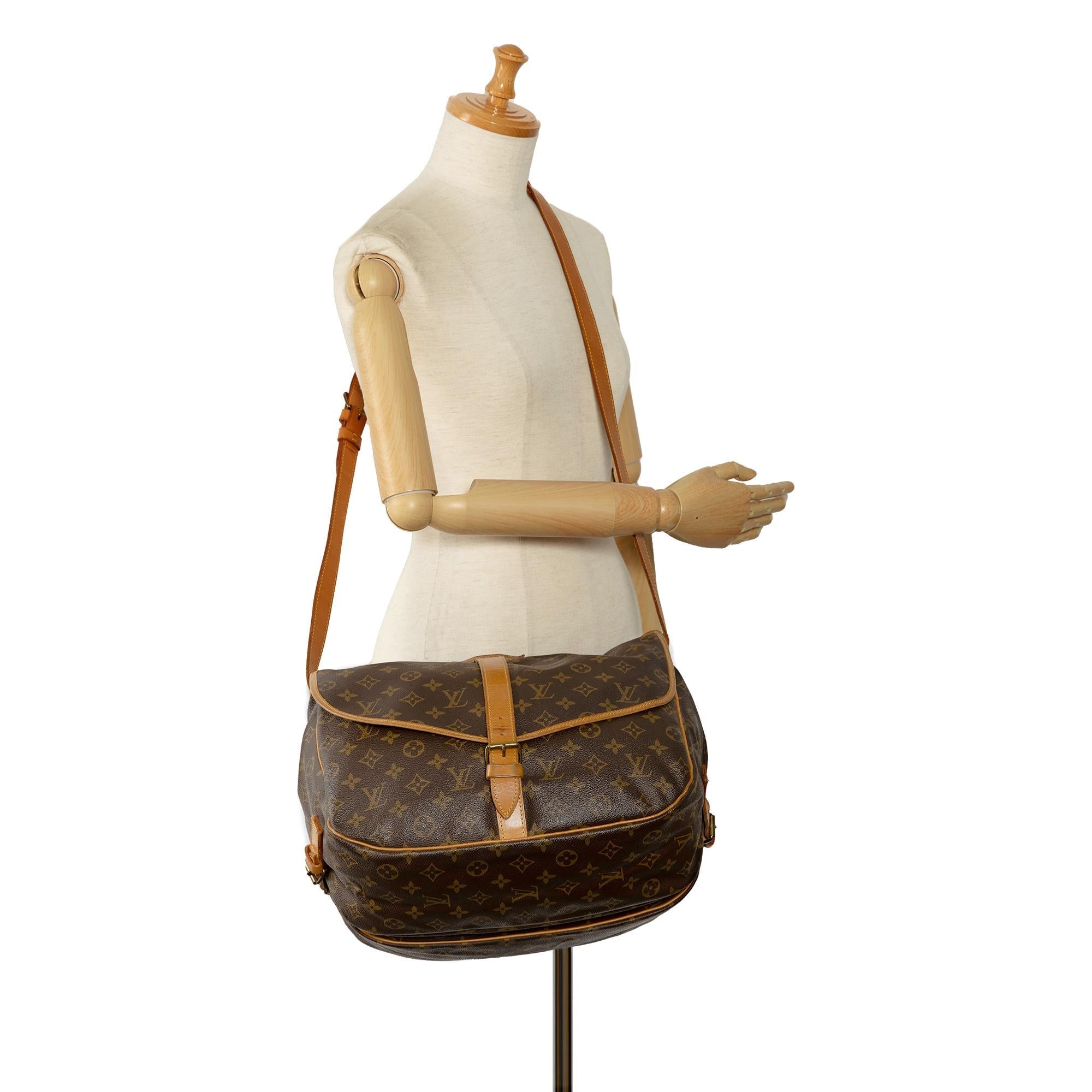 Louis Vuitton Monogram Saumur 35 (SHG-rUuXFD)