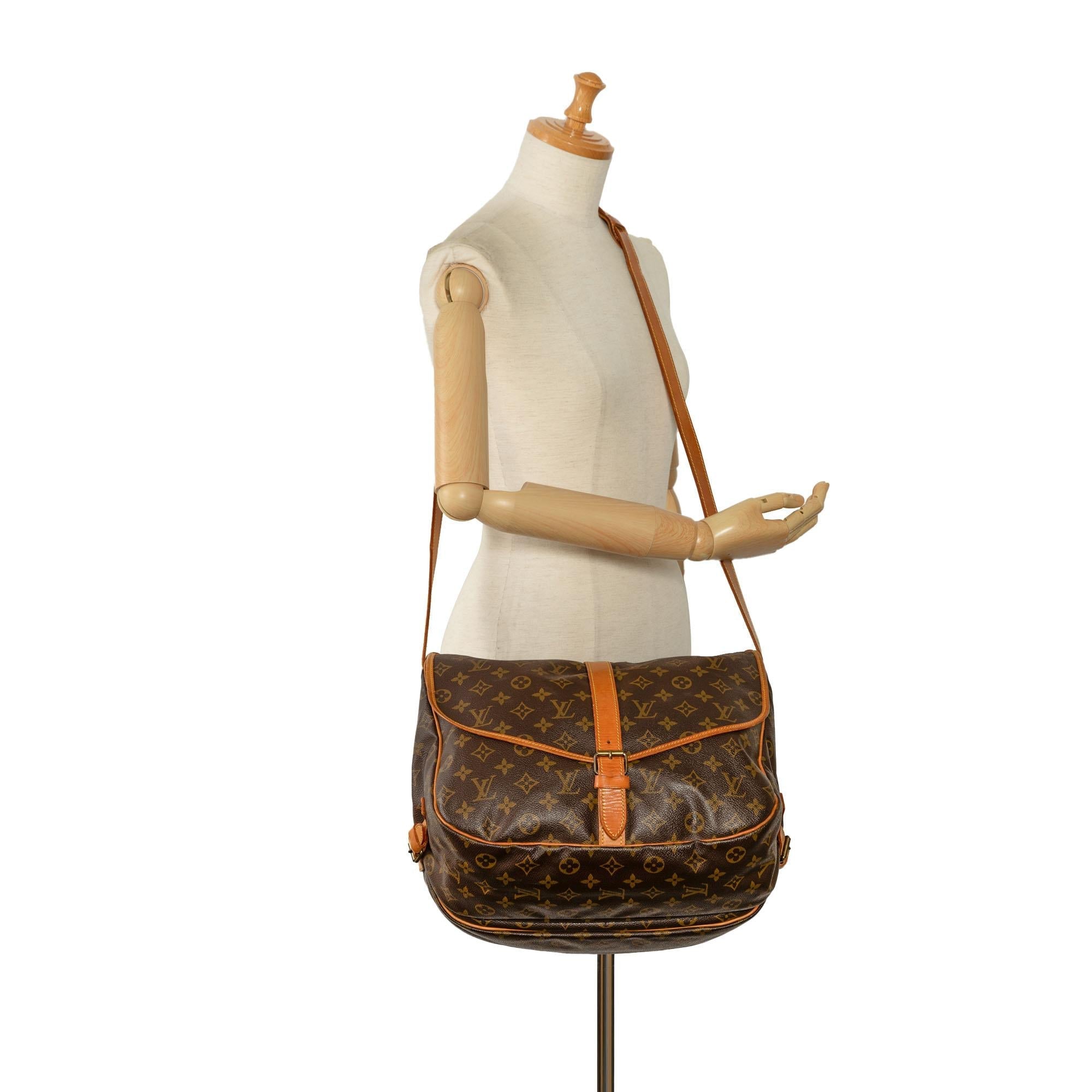 Louis Vuitton Monogram Saumur 35 (SHG-dGcr9j)