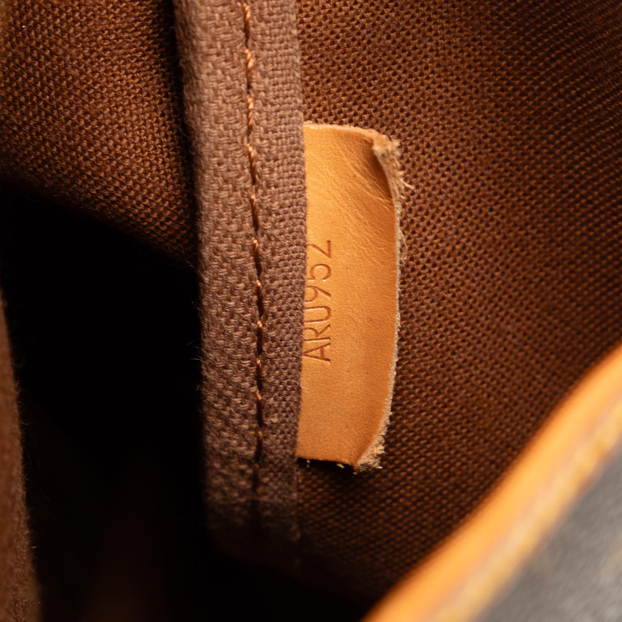 Louis Vuitton Monogram Saumur 35 (SHG-Z5tzZ8)
