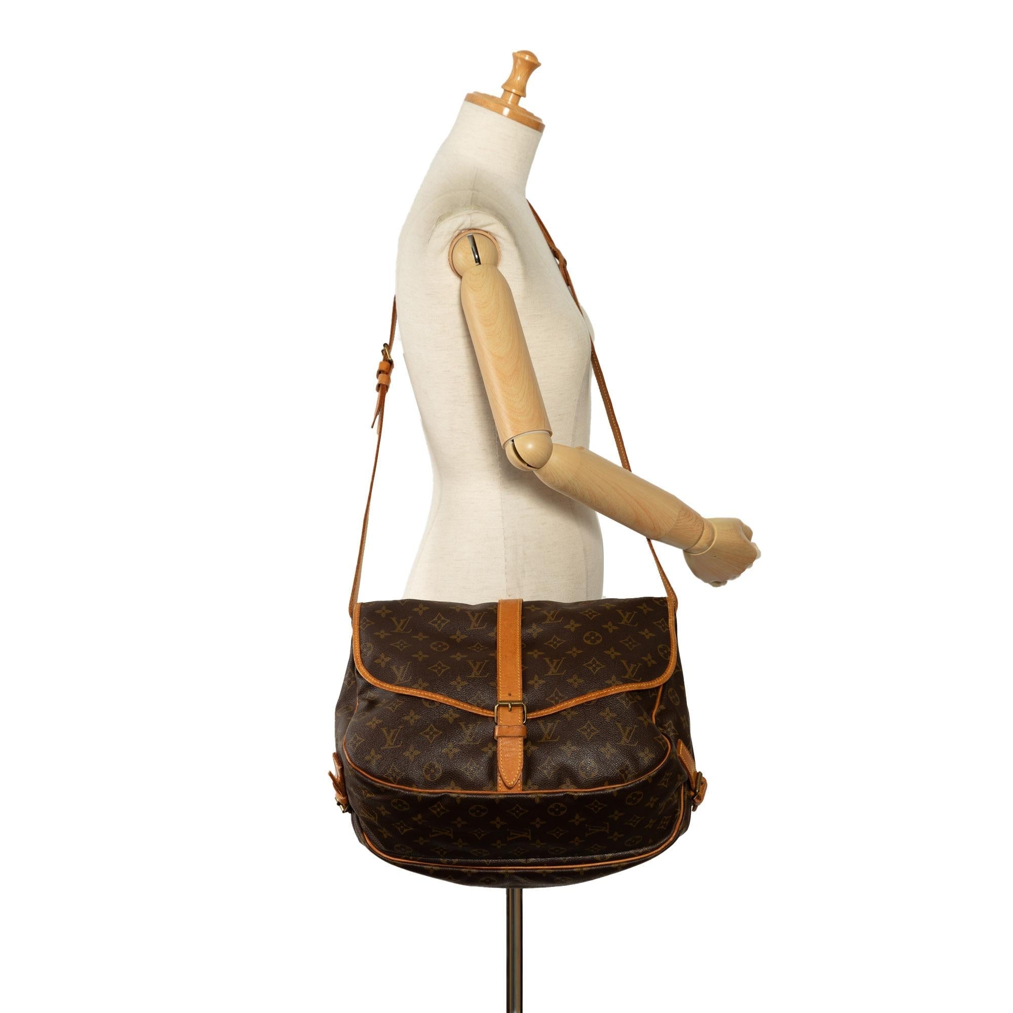 Louis Vuitton Monogram Saumur 35 (SHG-Z5tzZ8)