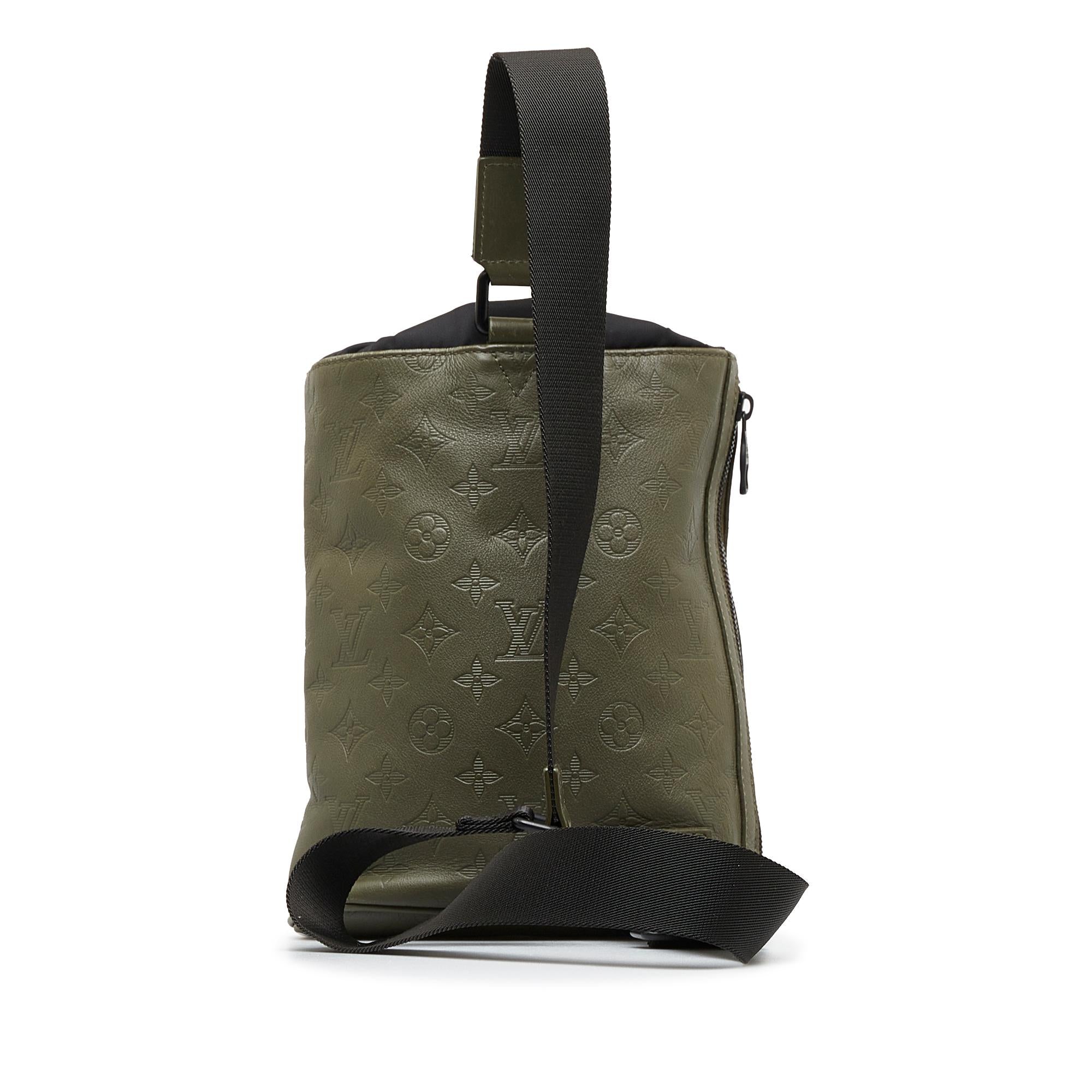 Louis Vuitton Monogram Shadow Chalk Sling Bag (SHG-nQrcdd)