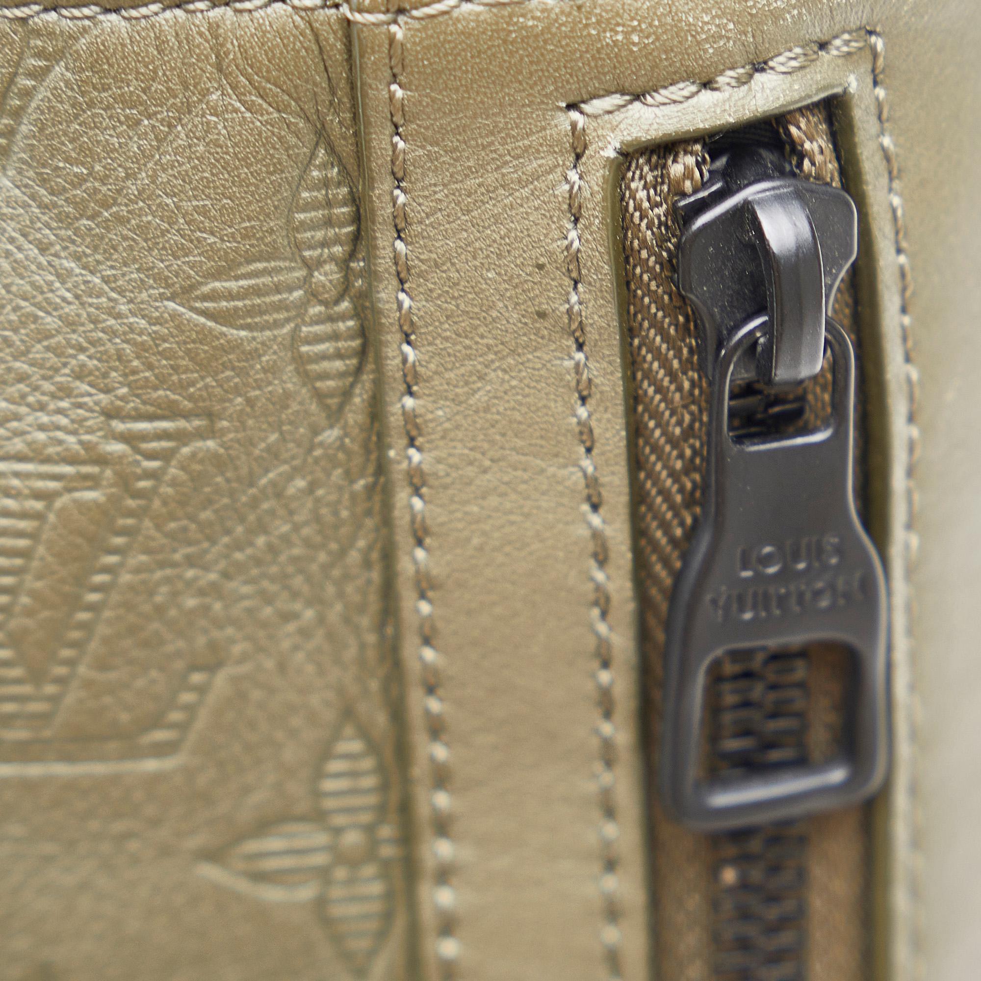 Louis Vuitton Monogram Shadow Chalk Sling Bag (SHG-nQrcdd)