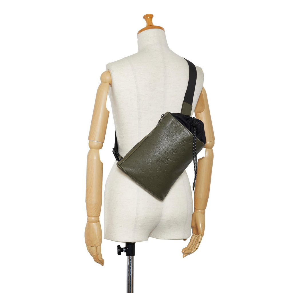 Louis Vuitton Monogram Shadow Chalk Sling Bag (SHG-nQrcdd)