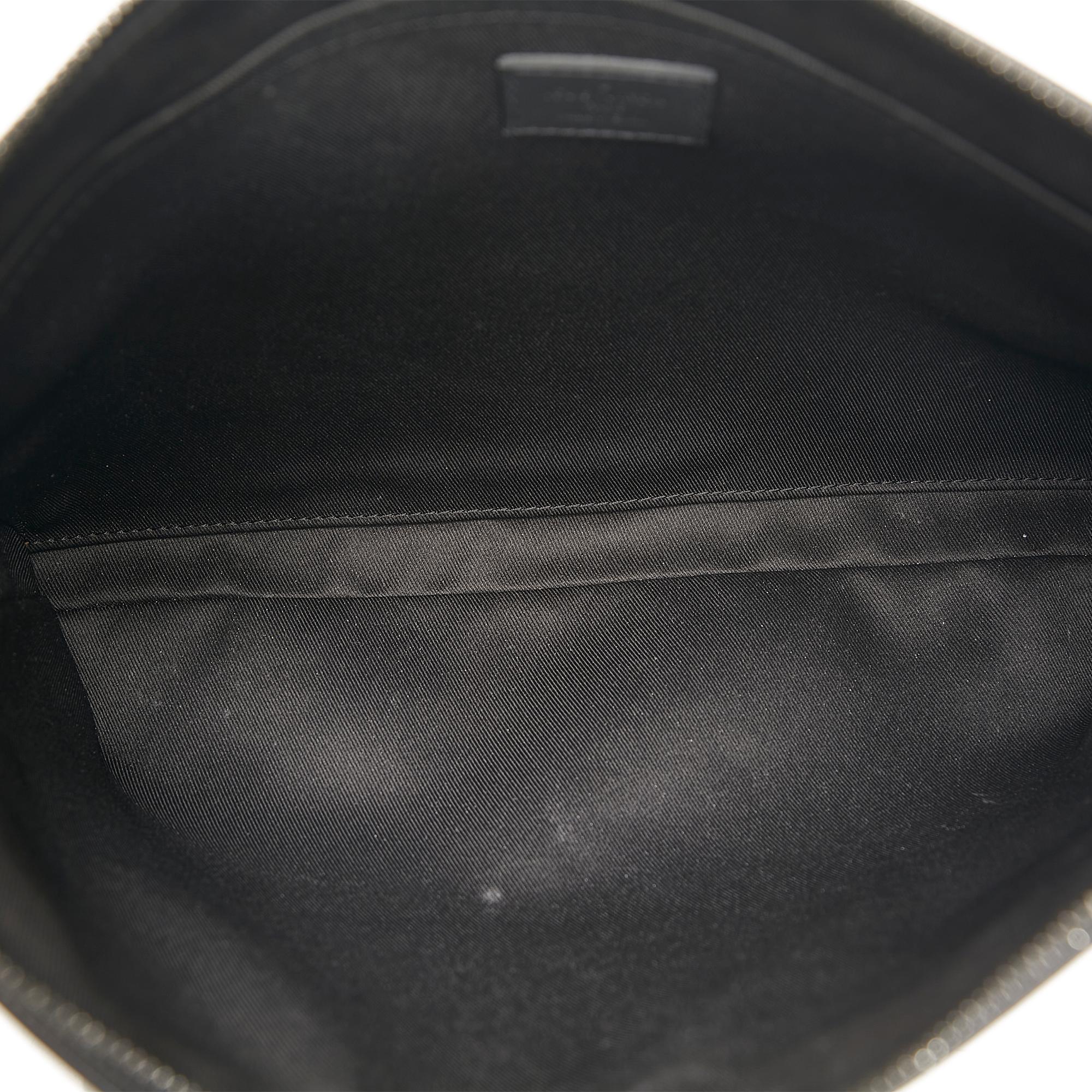 Louis Vuitton Monogram Shadow Discovery Pochette (SHG-PIL5TQ)