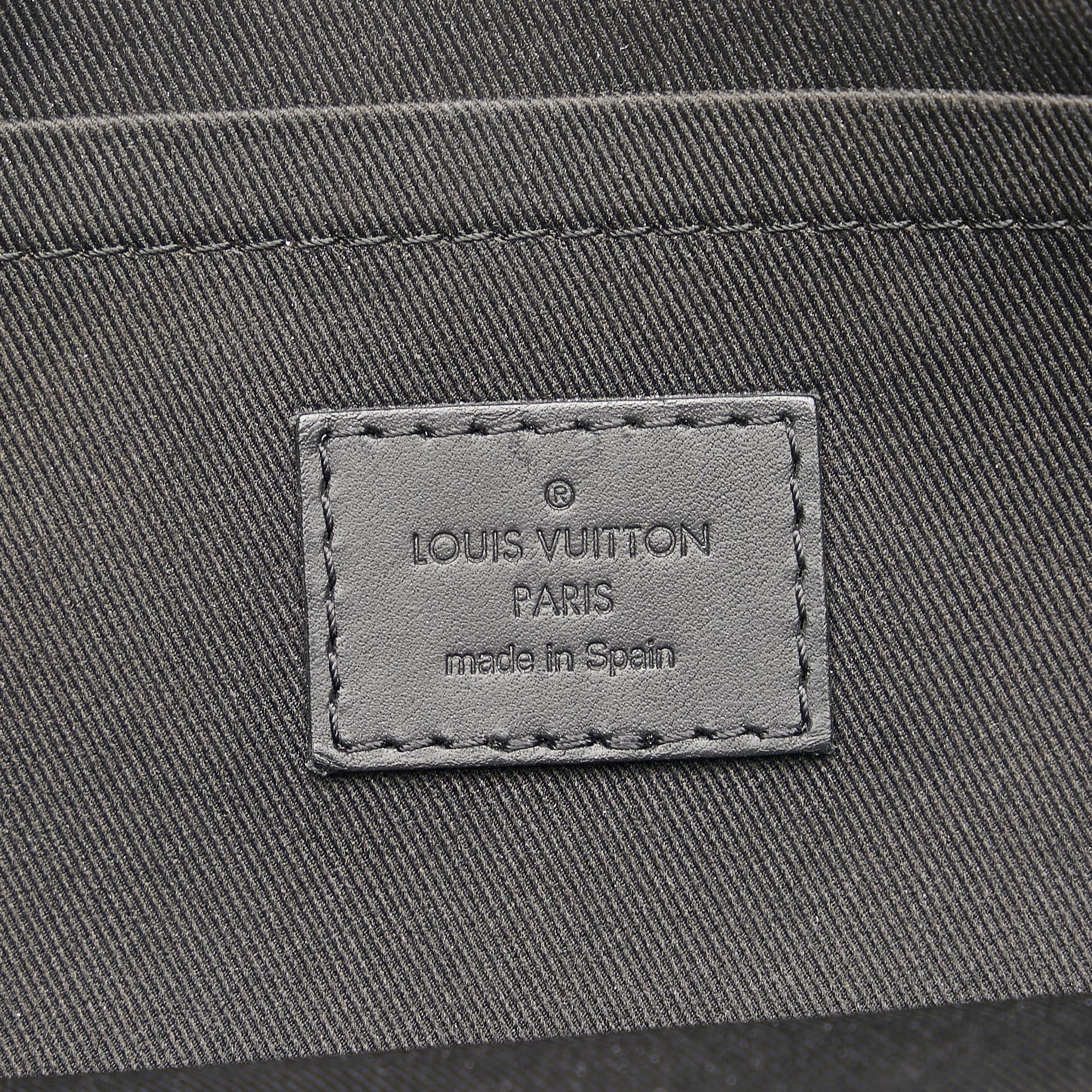 Louis Vuitton Monogram Shadow Discovery Pochette (SHG-PIL5TQ)