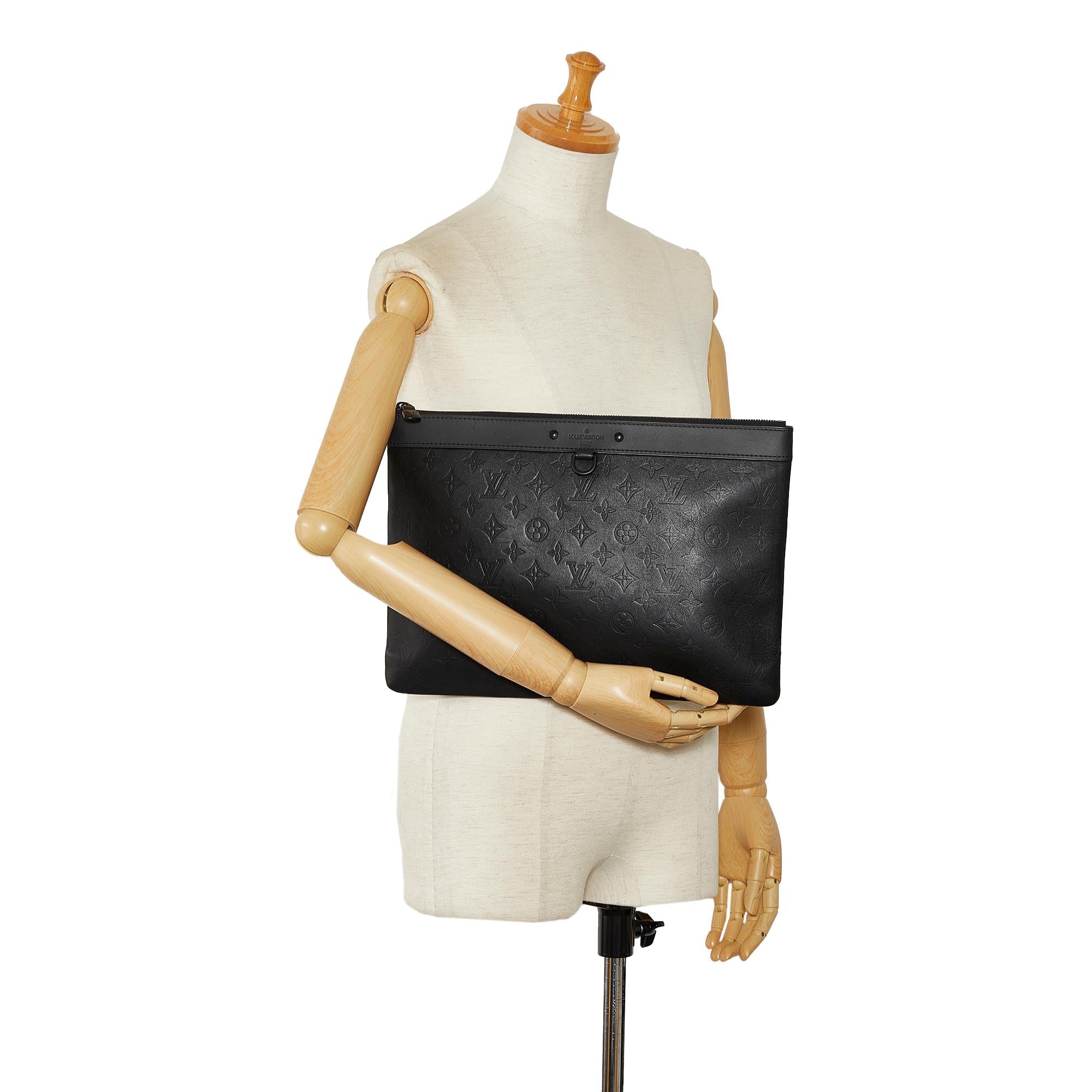 Louis Vuitton Monogram Shadow Discovery Pochette (SHG-aLwt1i)