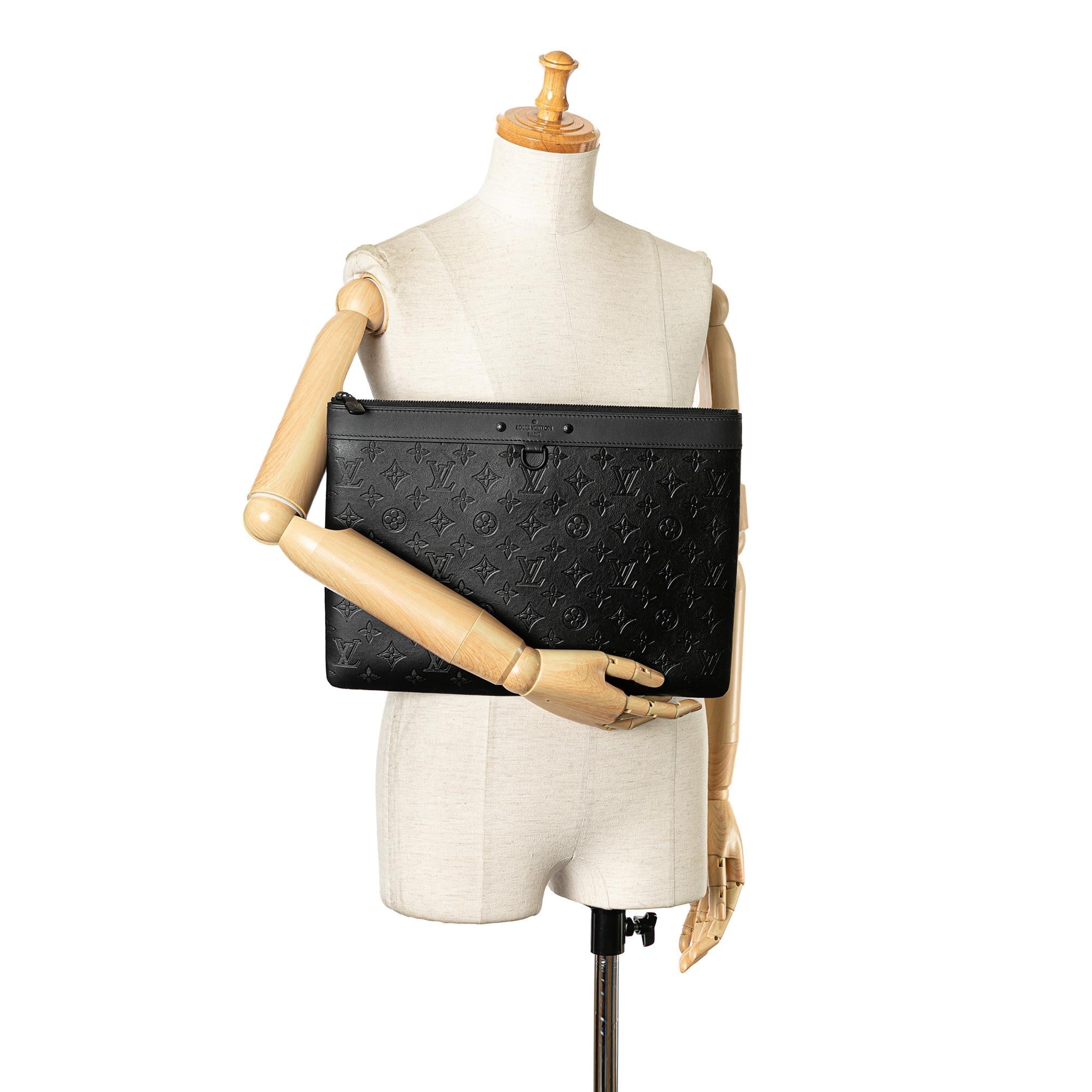 Louis Vuitton Monogram Shadow Discovery Pochette (SHG-0jrbak)
