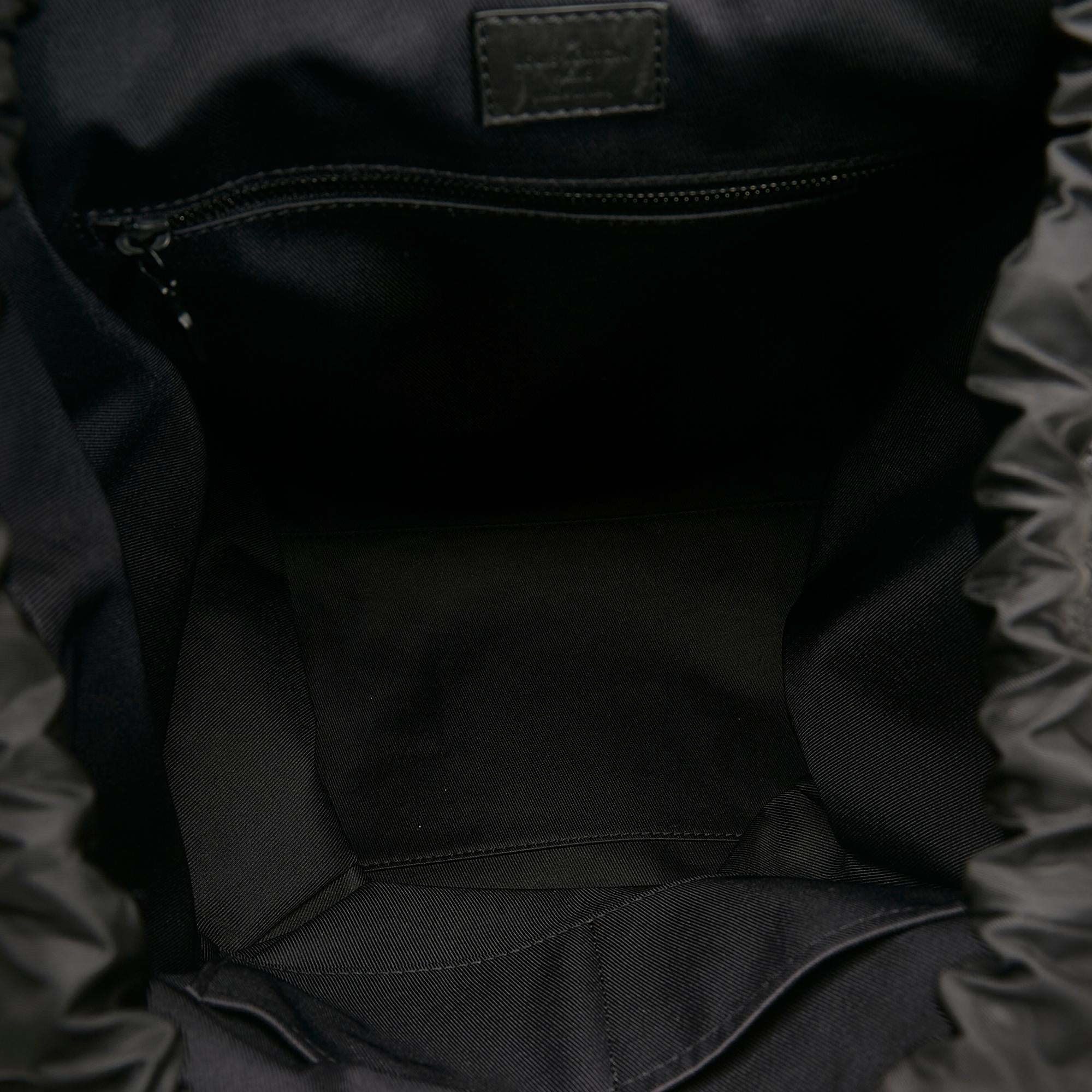 Louis Vuitton Monogram Shadow Discovery (SHG-P9Uz0c)