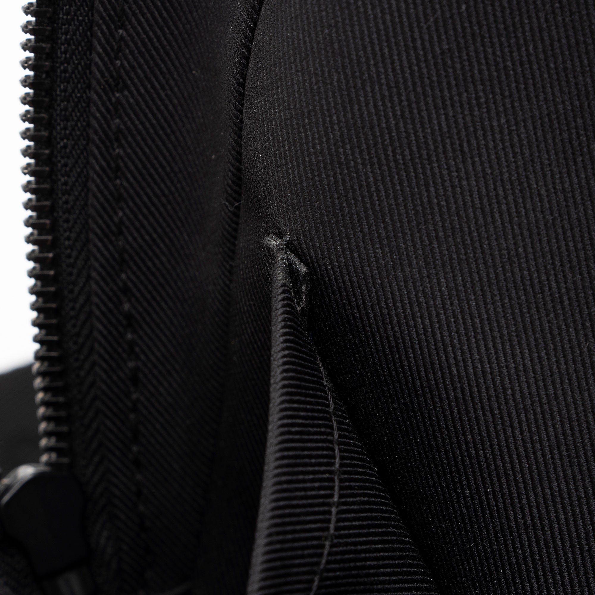 Louis Vuitton Monogram Shadow Racer Sling Bag (SHF-jfYZX4)