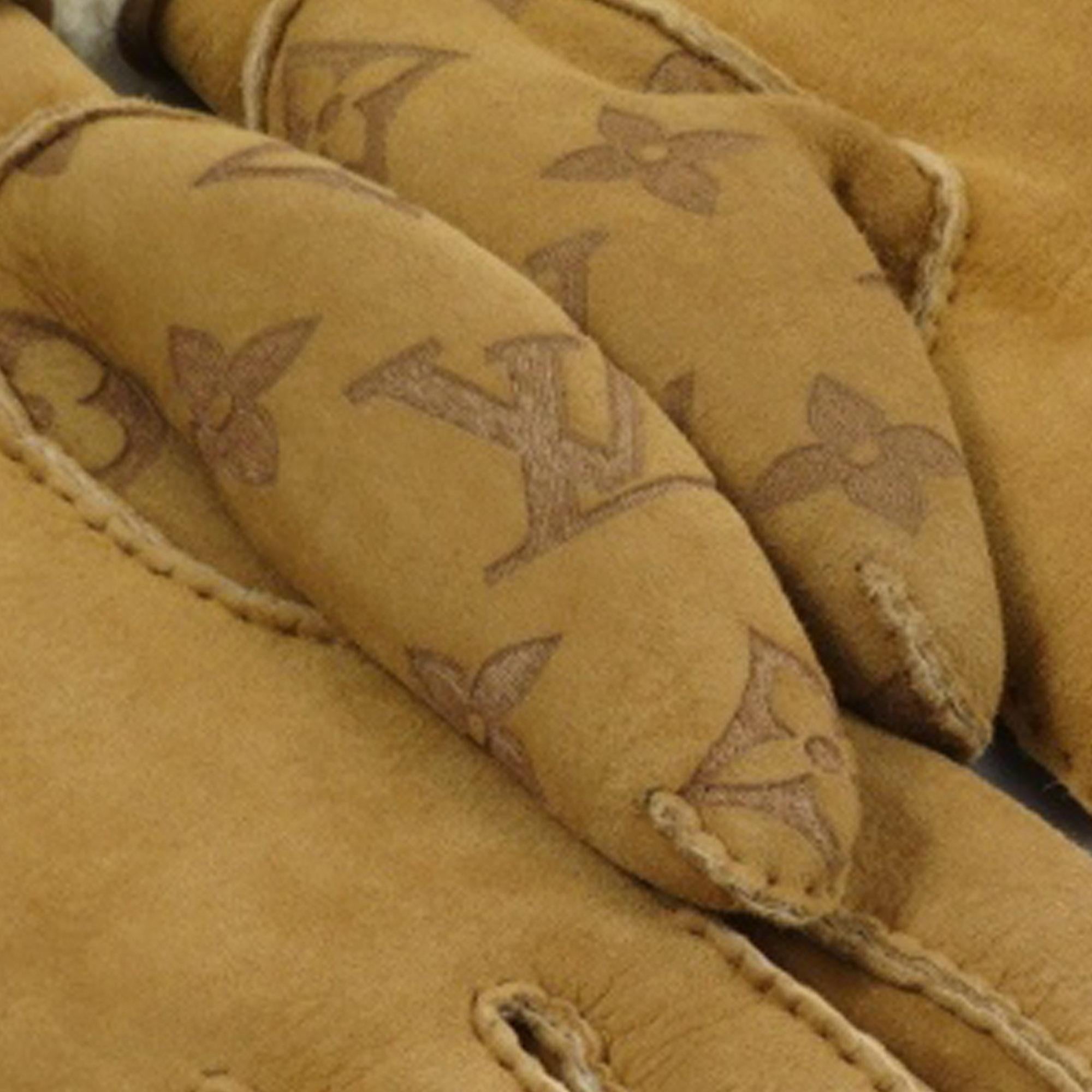 Louis Vuitton Monogram Shearling Gloves (SHG-36692)