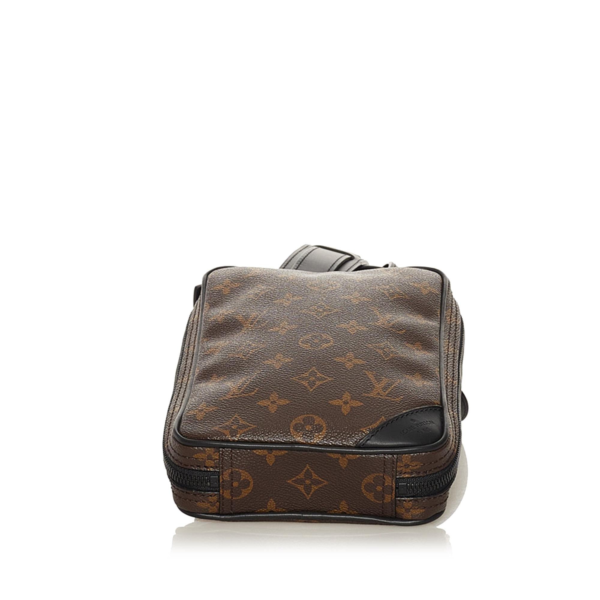 Louis Vuitton Monogram Solar Ray Utility Side Bag (SHG-37822)