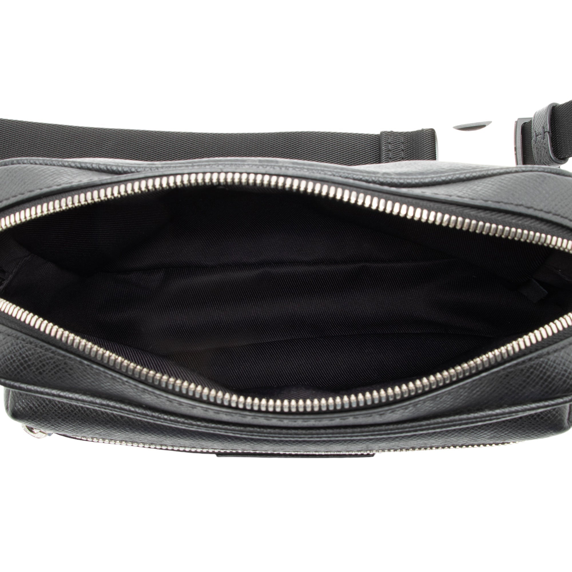 Louis Vuitton Monogram Taiga Outdoor Belt Bag (SHF-aood3t)