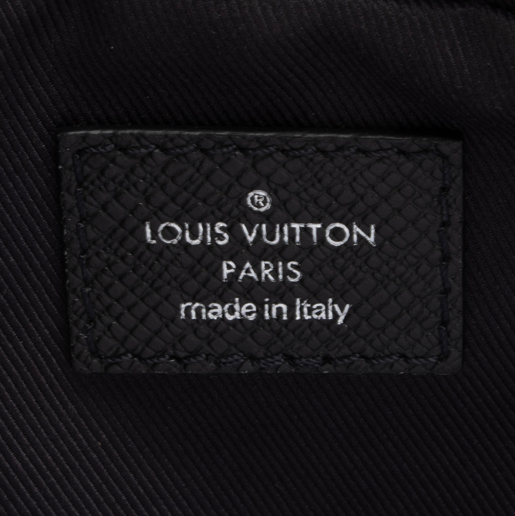 Louis Vuitton Monogram Taiga Outdoor Belt Bag (SHF-aood3t)