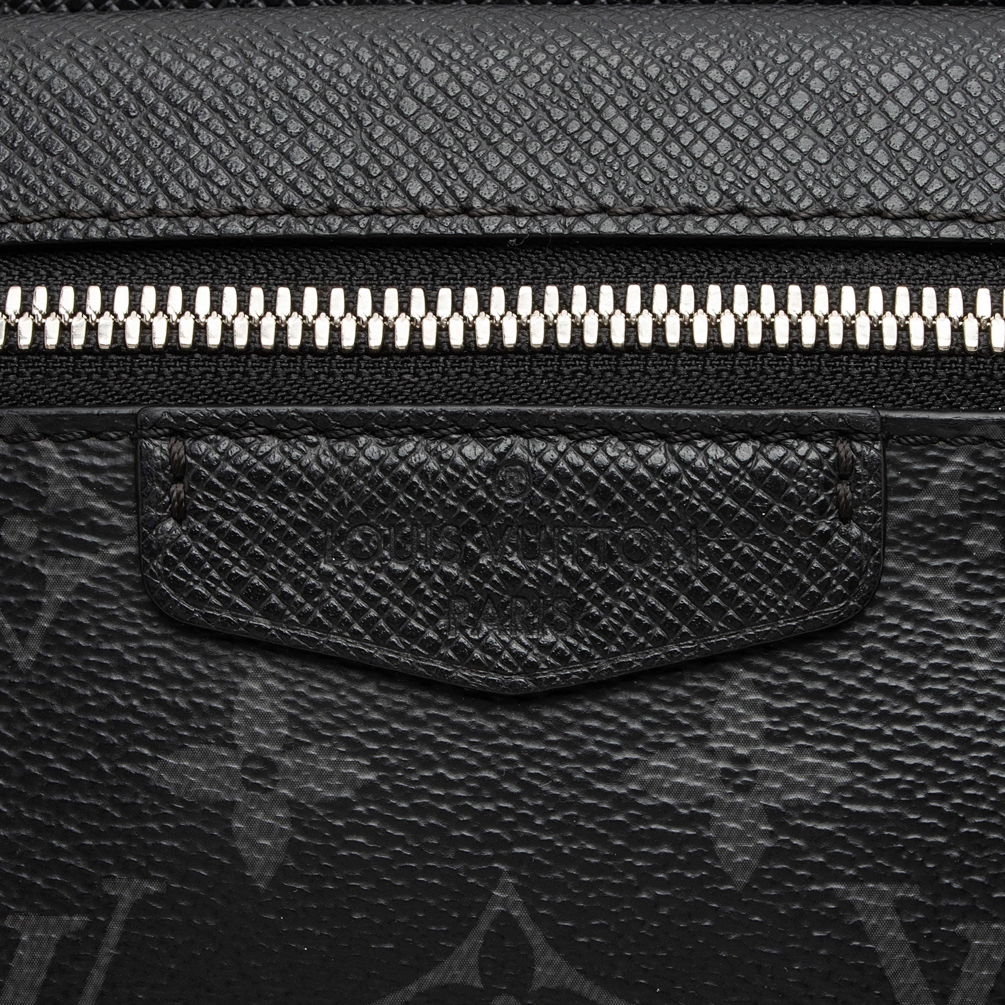 Louis Vuitton Monogram Taiga Outdoor Belt Bag (SHF-aood3t)