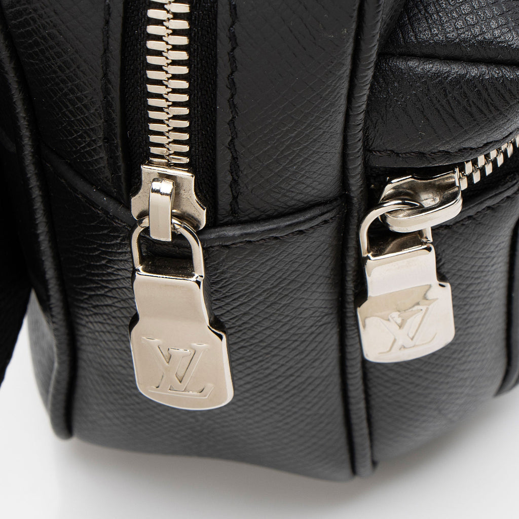 Louis Vuitton Monogram Taiga Outdoor Belt Bag (SHF-lAkpKy)