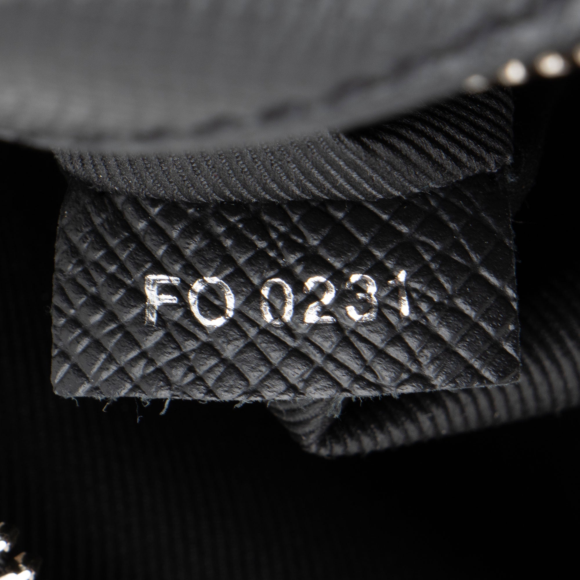 Louis Vuitton Monogram Taiga Outdoor Belt Bag (SHF-lAkpKy)