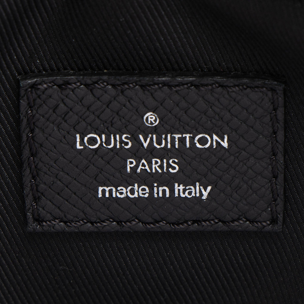 Louis Vuitton Monogram Taiga Outdoor Belt Bag (SHF-lAkpKy)