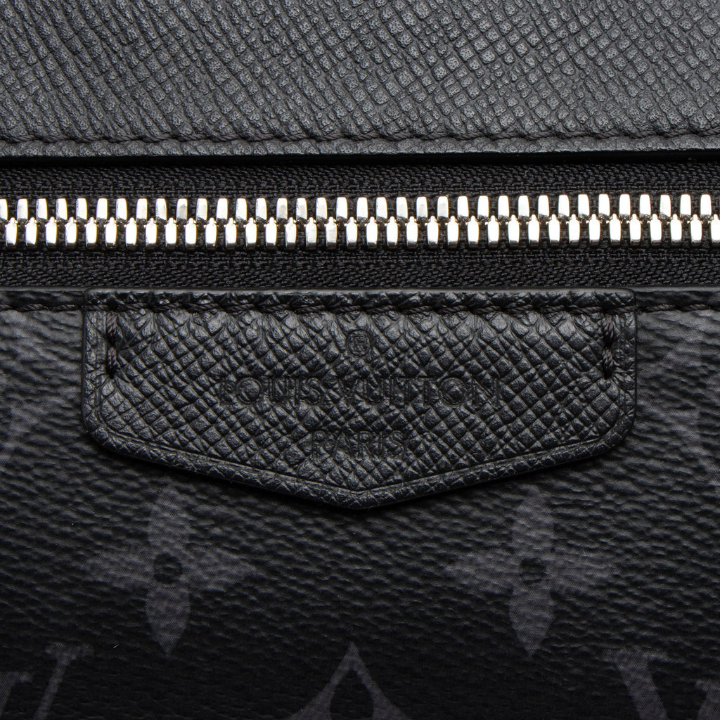 Louis Vuitton Monogram Taiga Outdoor Belt Bag (SHF-lAkpKy)