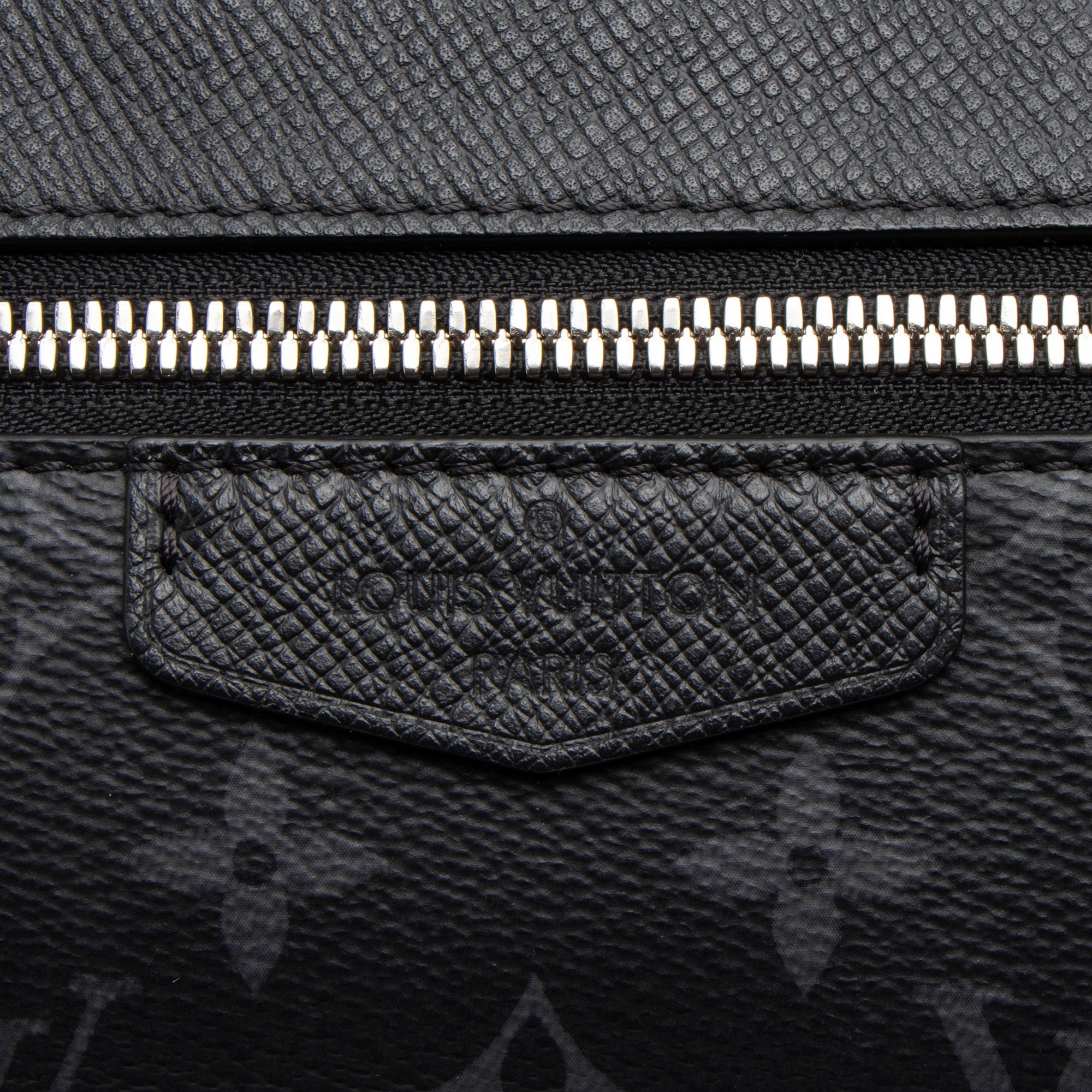 Louis Vuitton Monogram Taiga Outdoor Belt Bag (SHF-lAkpKy)