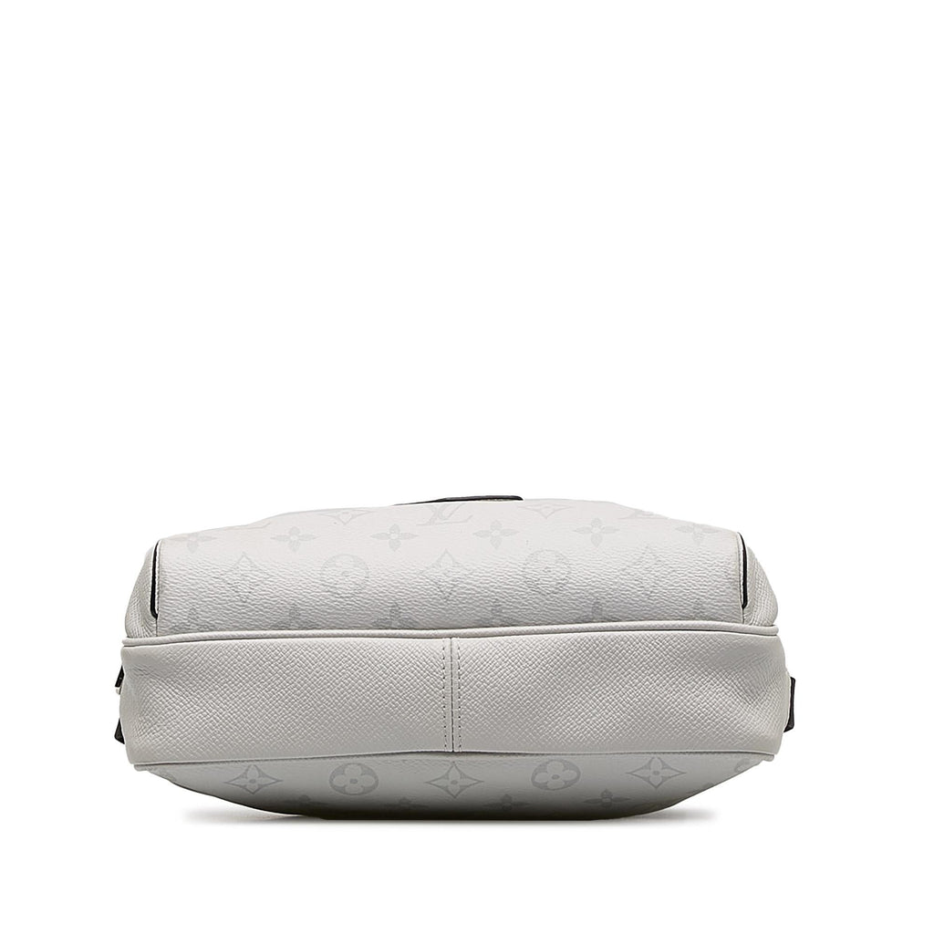 Louis Vuitton Monogram Taigarama Outdoor Messenger (SHG-K2WMt5)