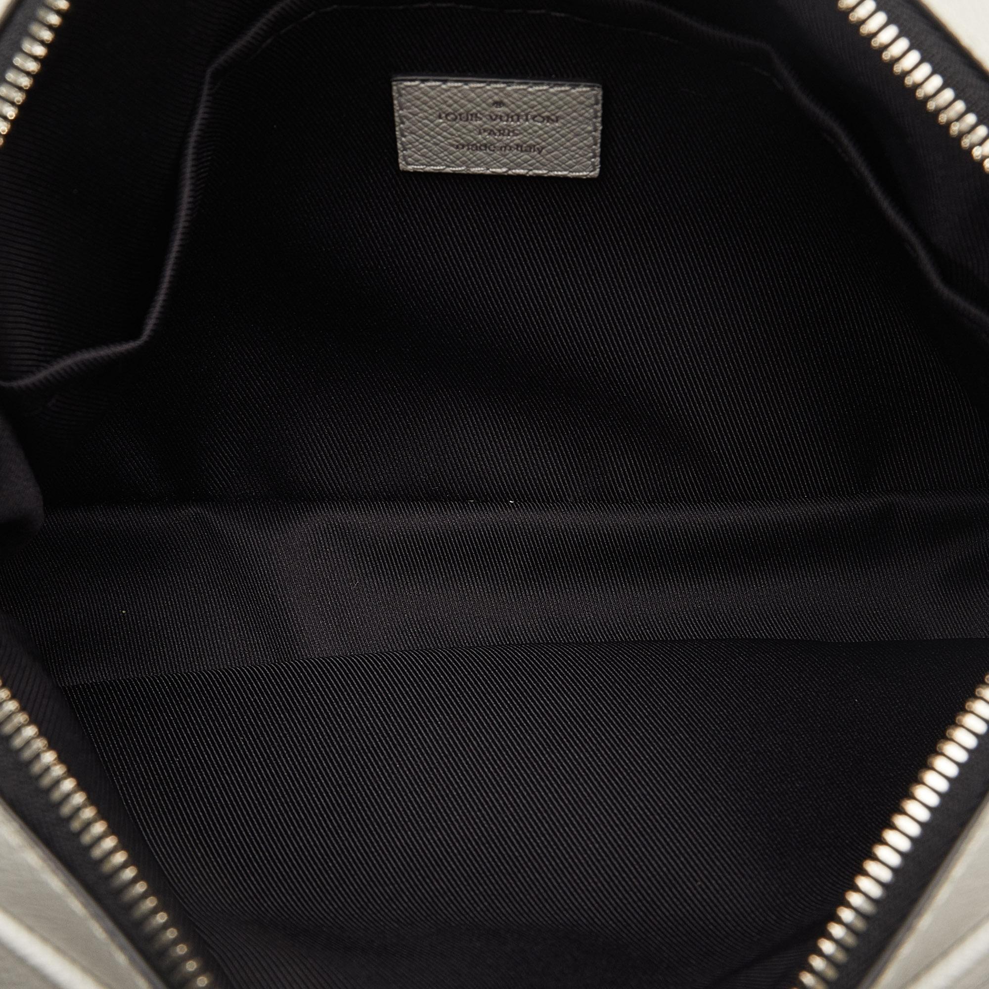 Louis Vuitton Monogram Taigarama Outdoor Messenger (SHG-K2WMt5)