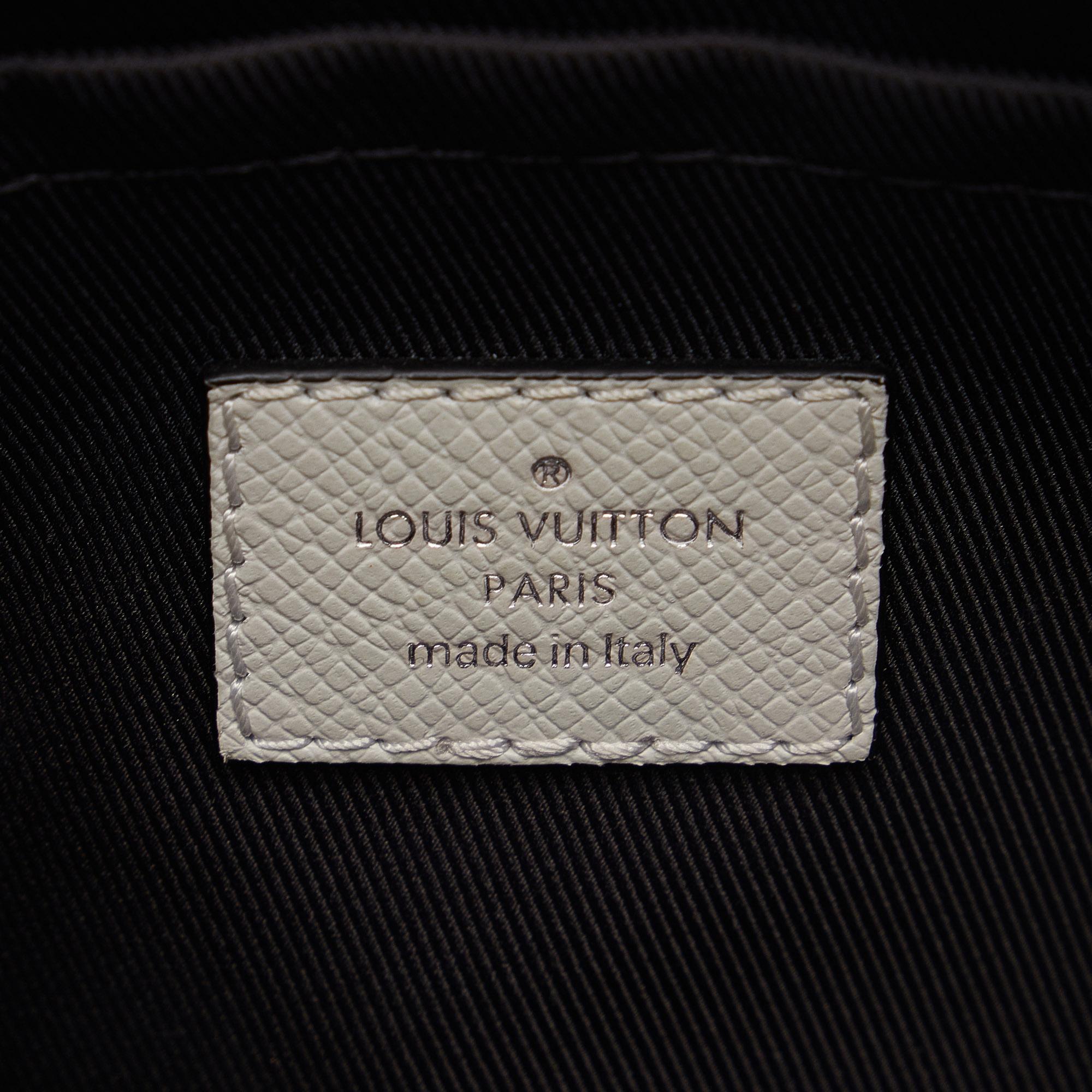 Louis Vuitton Monogram Taigarama Outdoor Messenger (SHG-K2WMt5)
