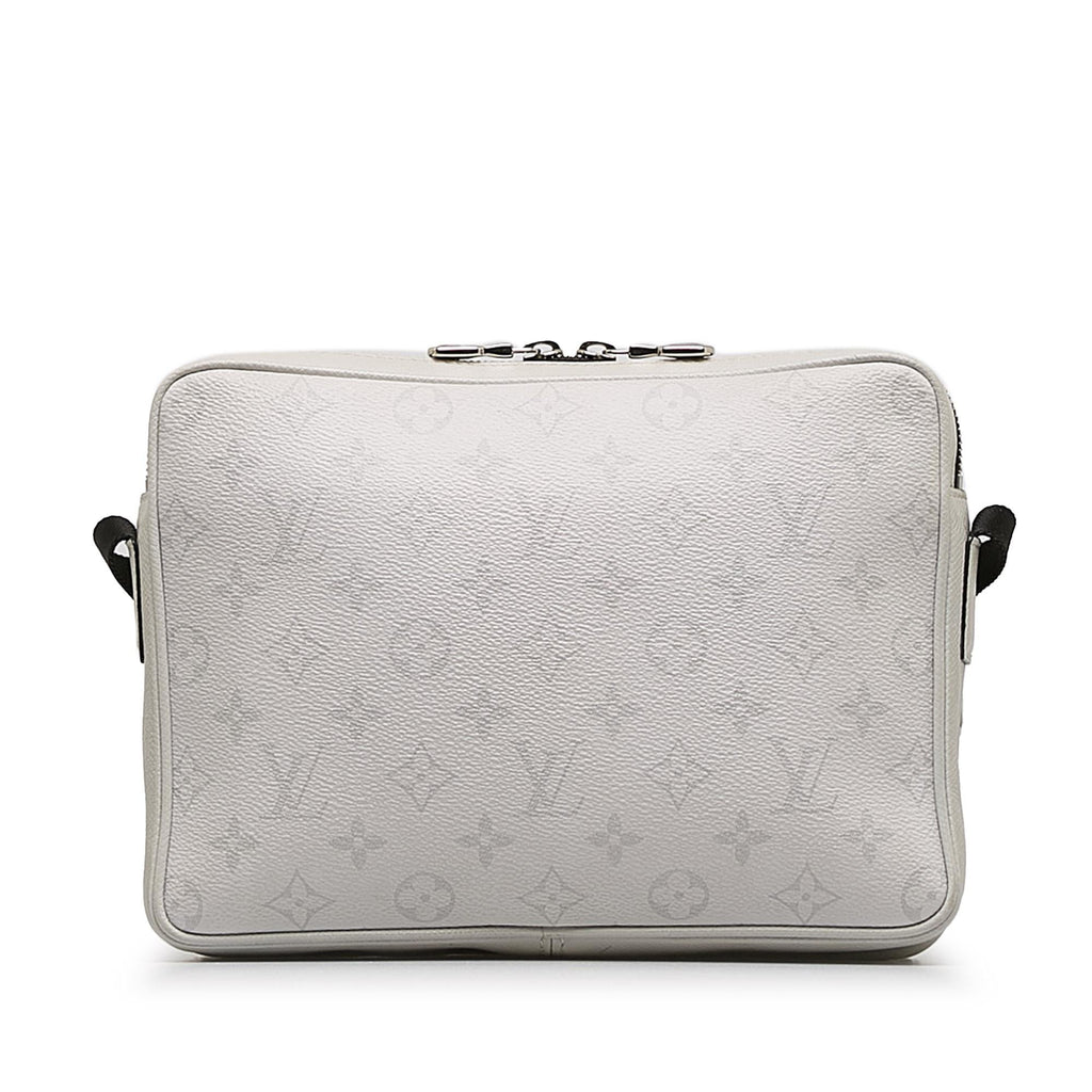 Louis Vuitton Monogram Taigarama Outdoor Messenger (SHG-8dQayX)