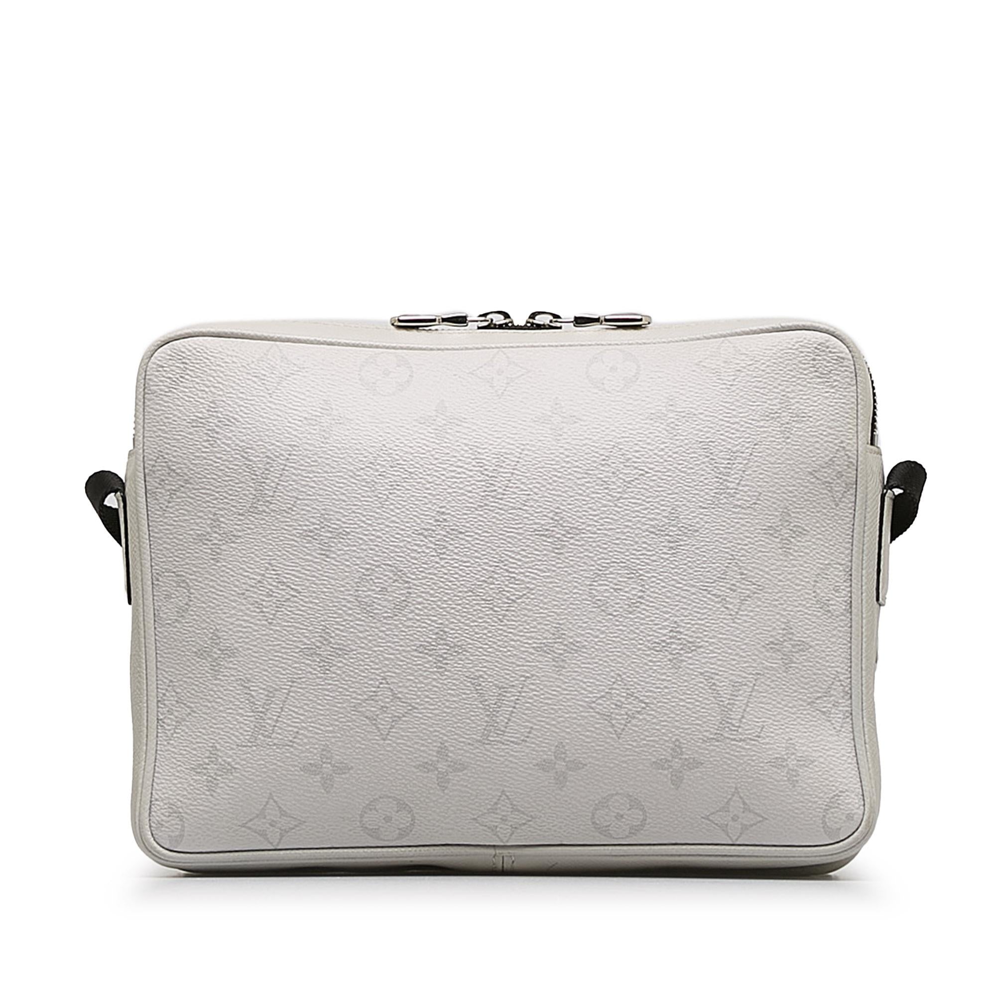 Louis Vuitton Monogram Taigarama Outdoor Messenger (SHG-8dQayX)
