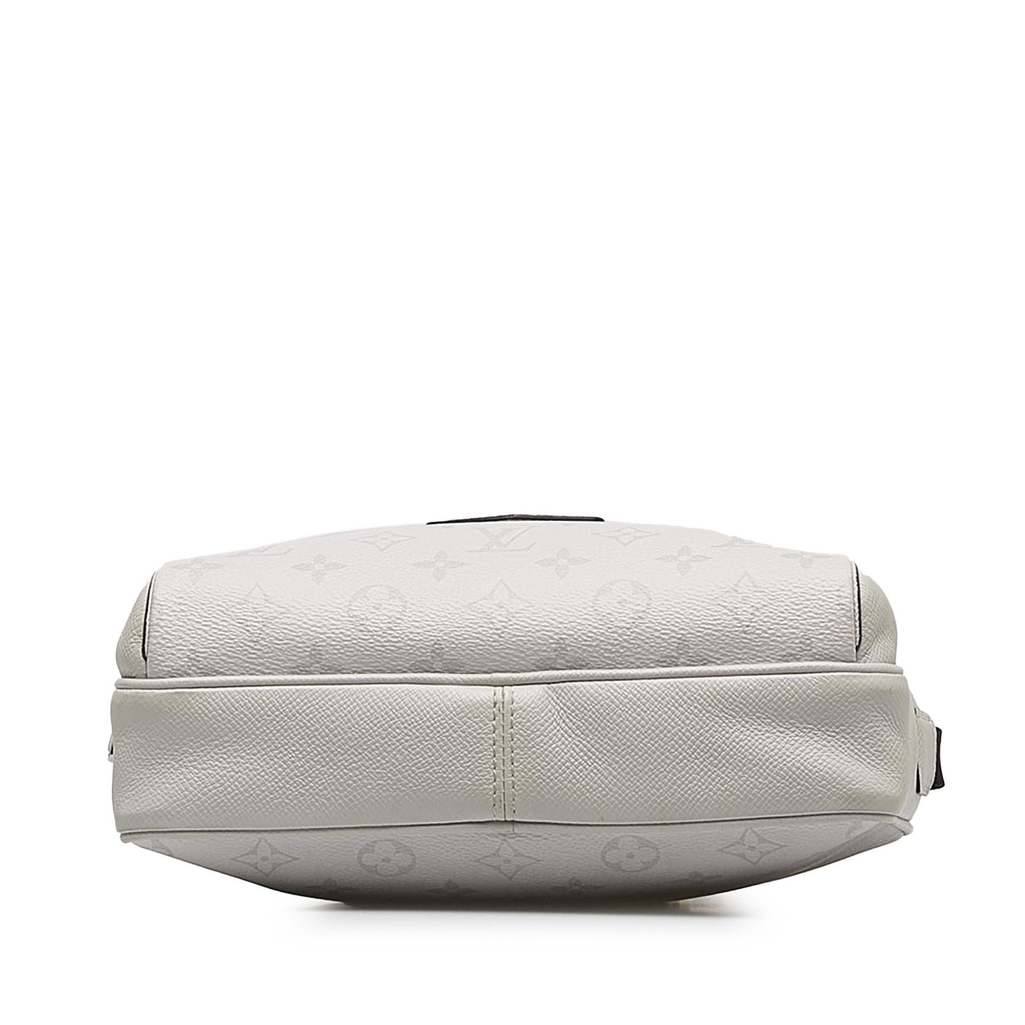 Louis Vuitton Monogram Taigarama Outdoor Messenger (SHG-8dQayX)
