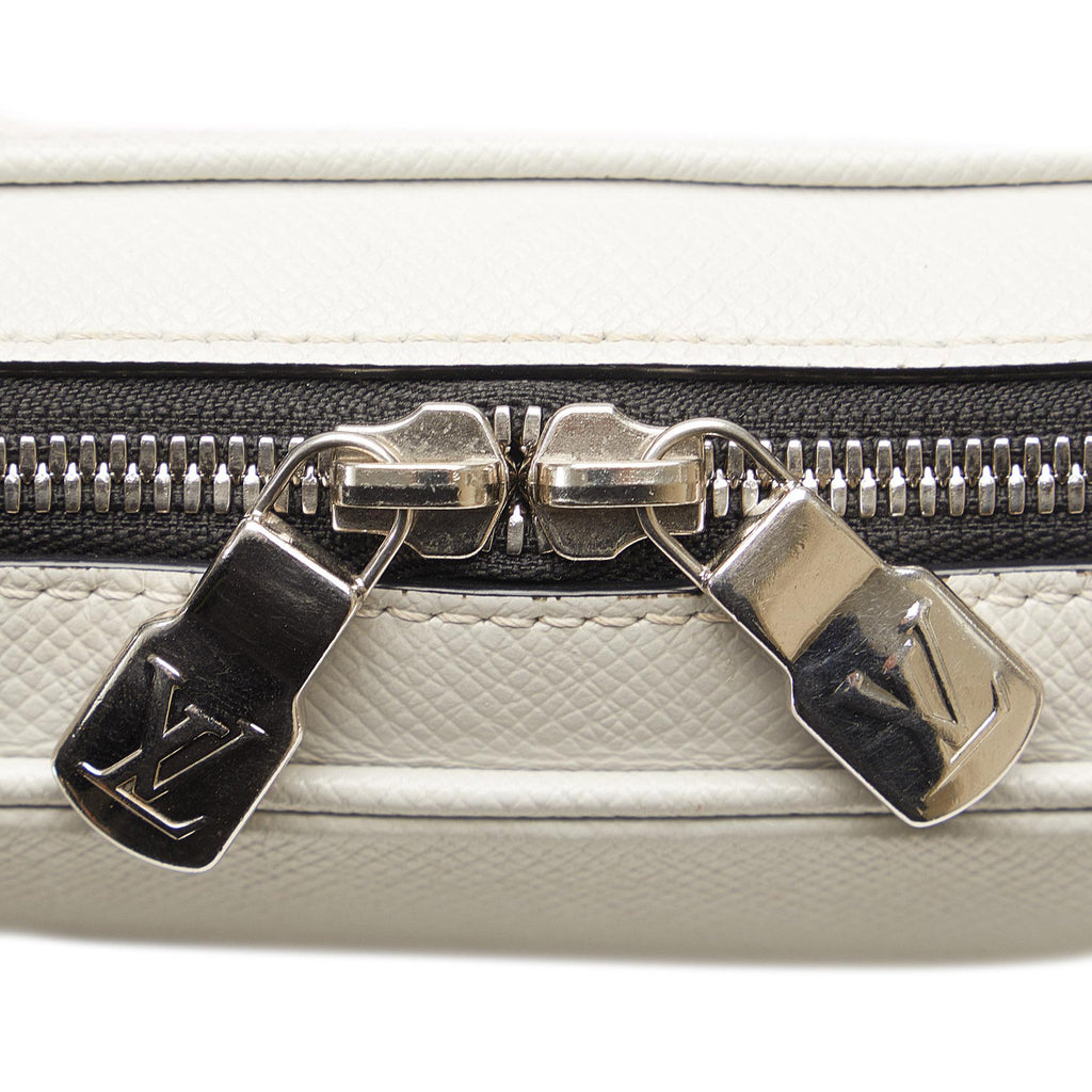 Louis Vuitton Monogram Taigarama Outdoor Messenger (SHG-l3kpfQ)