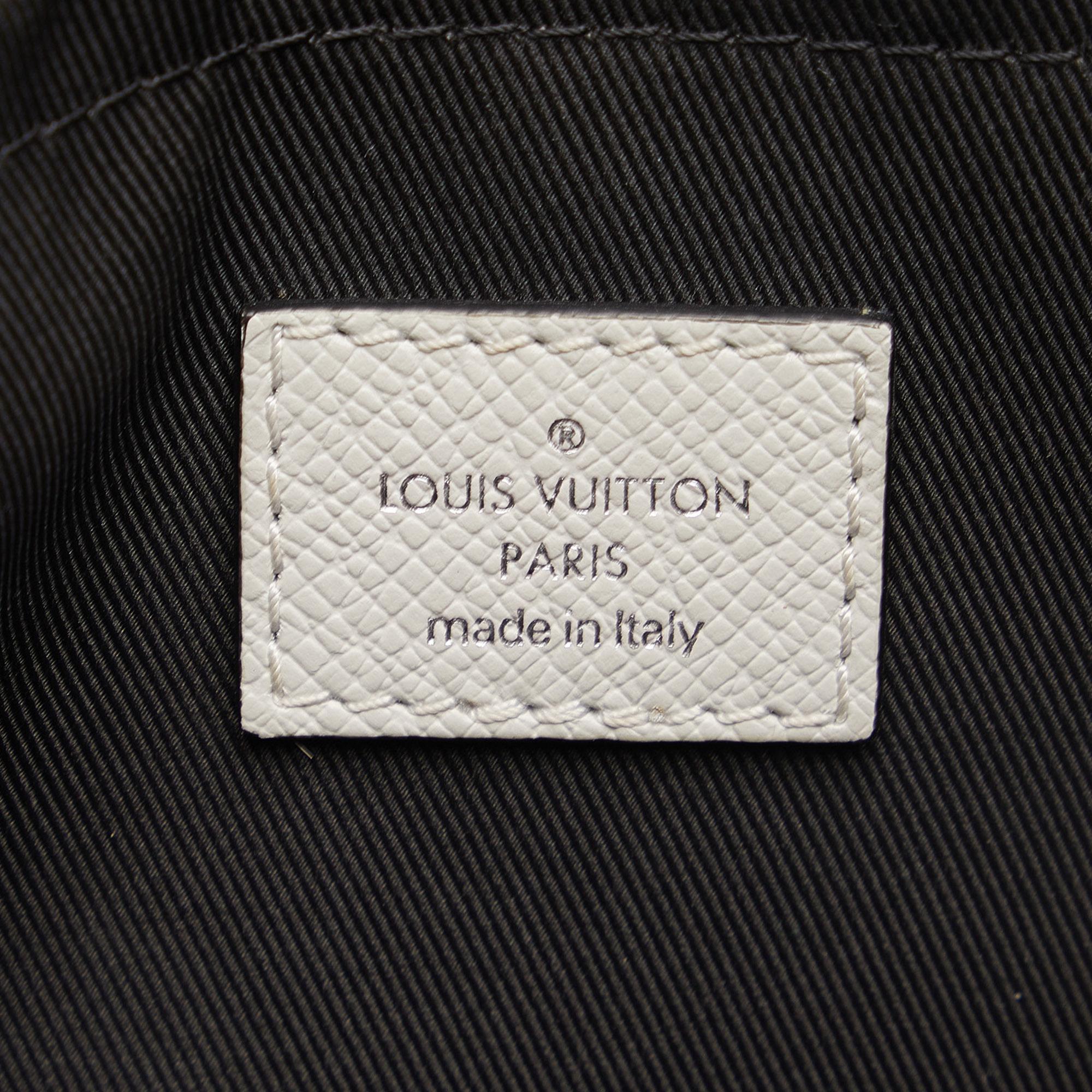 Louis Vuitton Monogram Taigarama Outdoor Messenger (SHG-l3kpfQ)