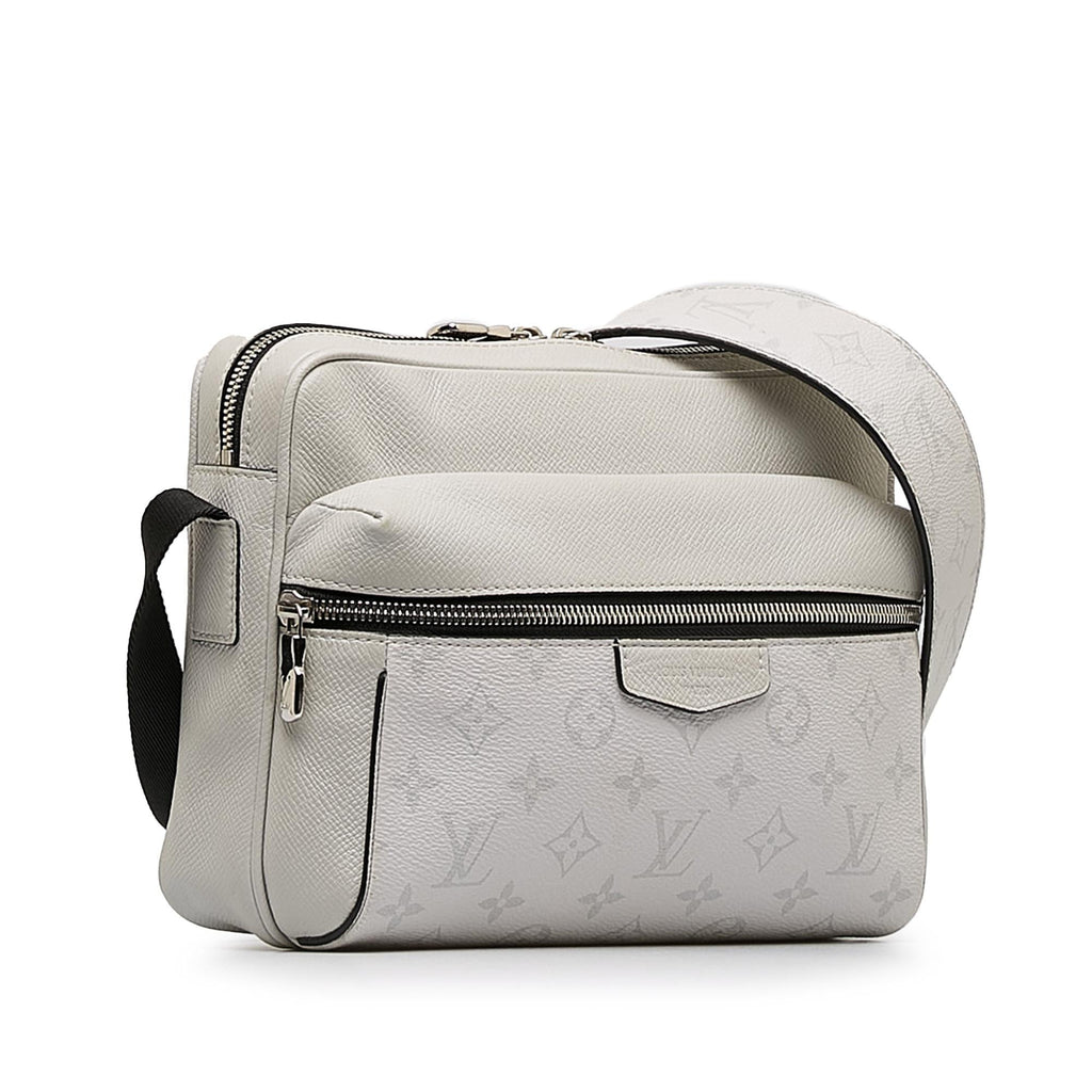 Louis Vuitton Monogram Taigarama Outdoor Messenger (SHG-l3kpfQ)