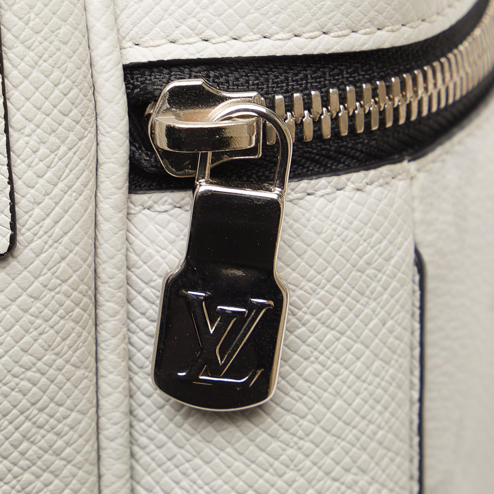 Louis Vuitton Monogram Taigarama Outdoor Messenger (SHG-pAvXZ9)